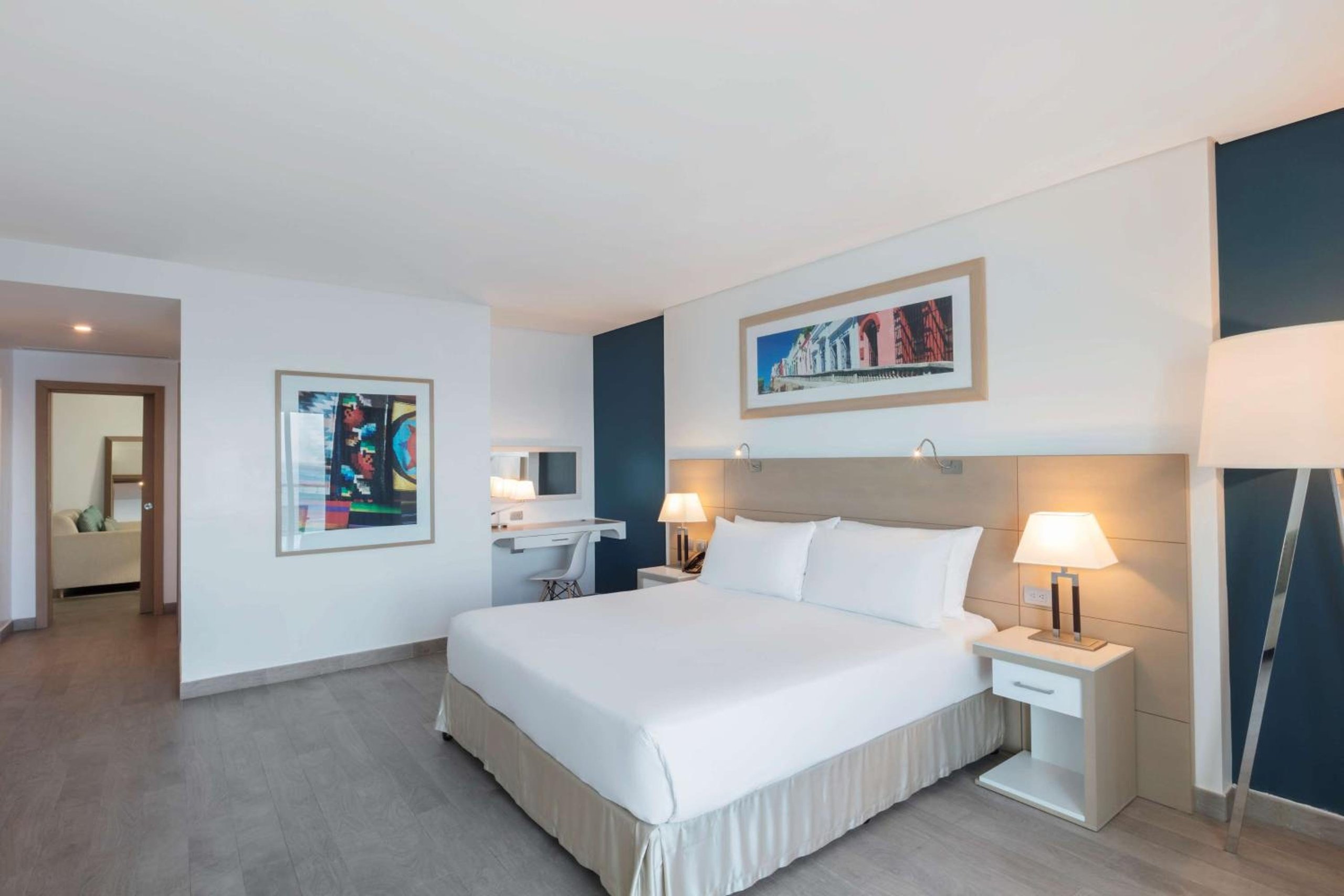 Suite de una habitación con cama Queen y sofá cama