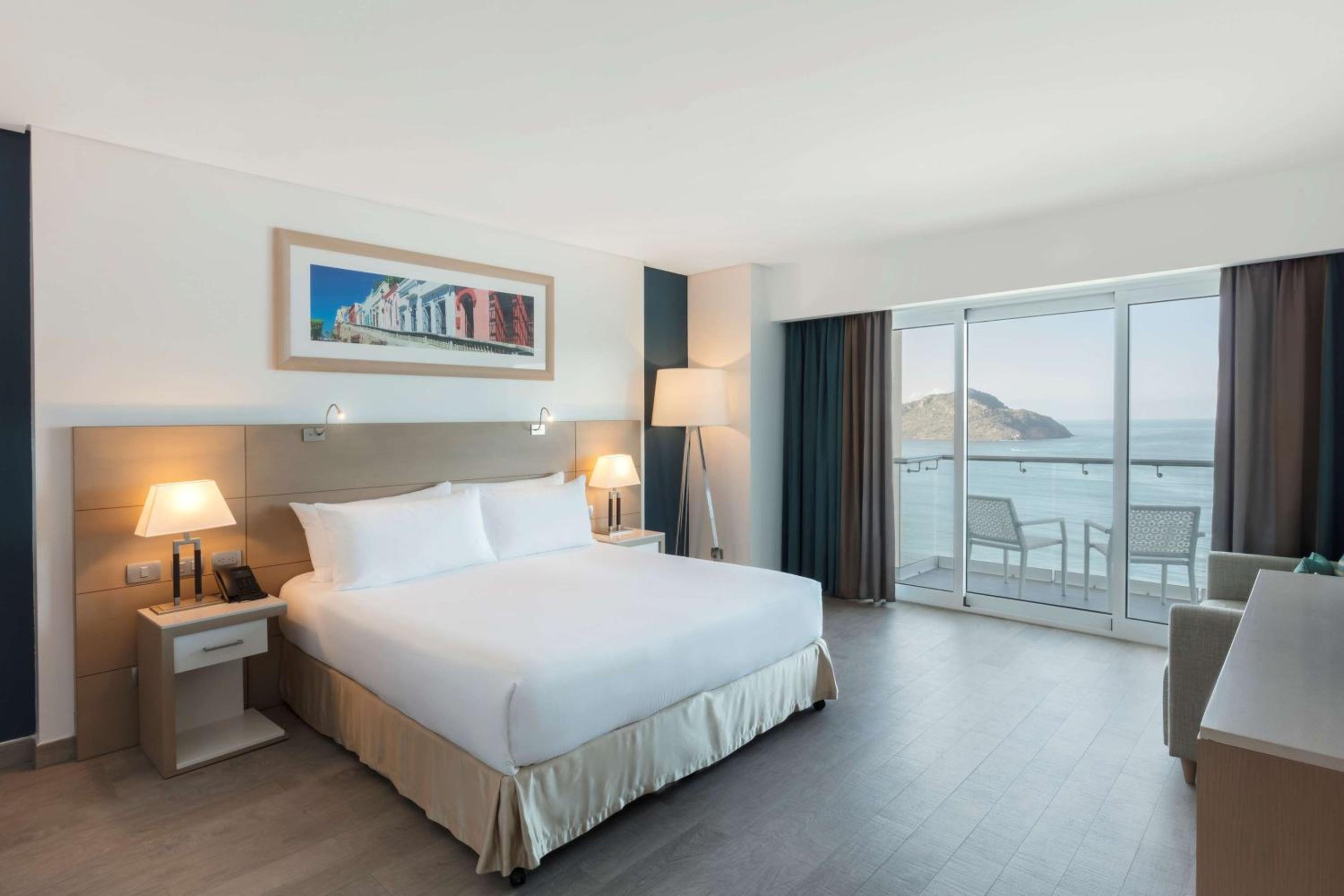 Suite de una habitación con cama Queen y sofá cama — 2
