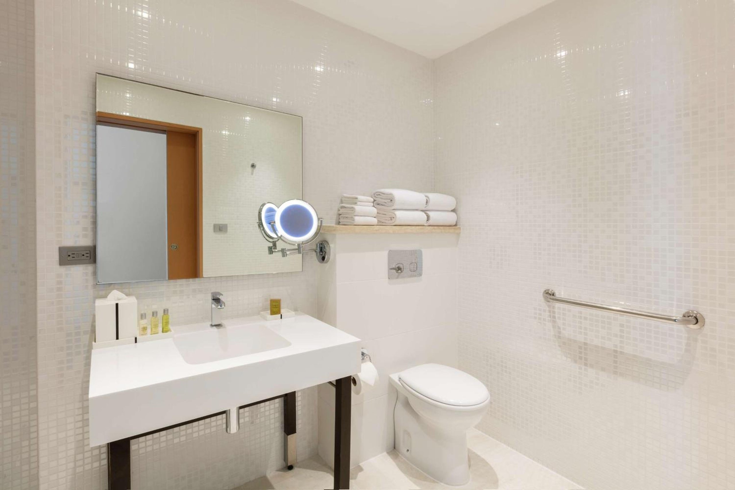 Habitación Queen con ducha adaptada - Accesible para personas con movilidad reducida — 7