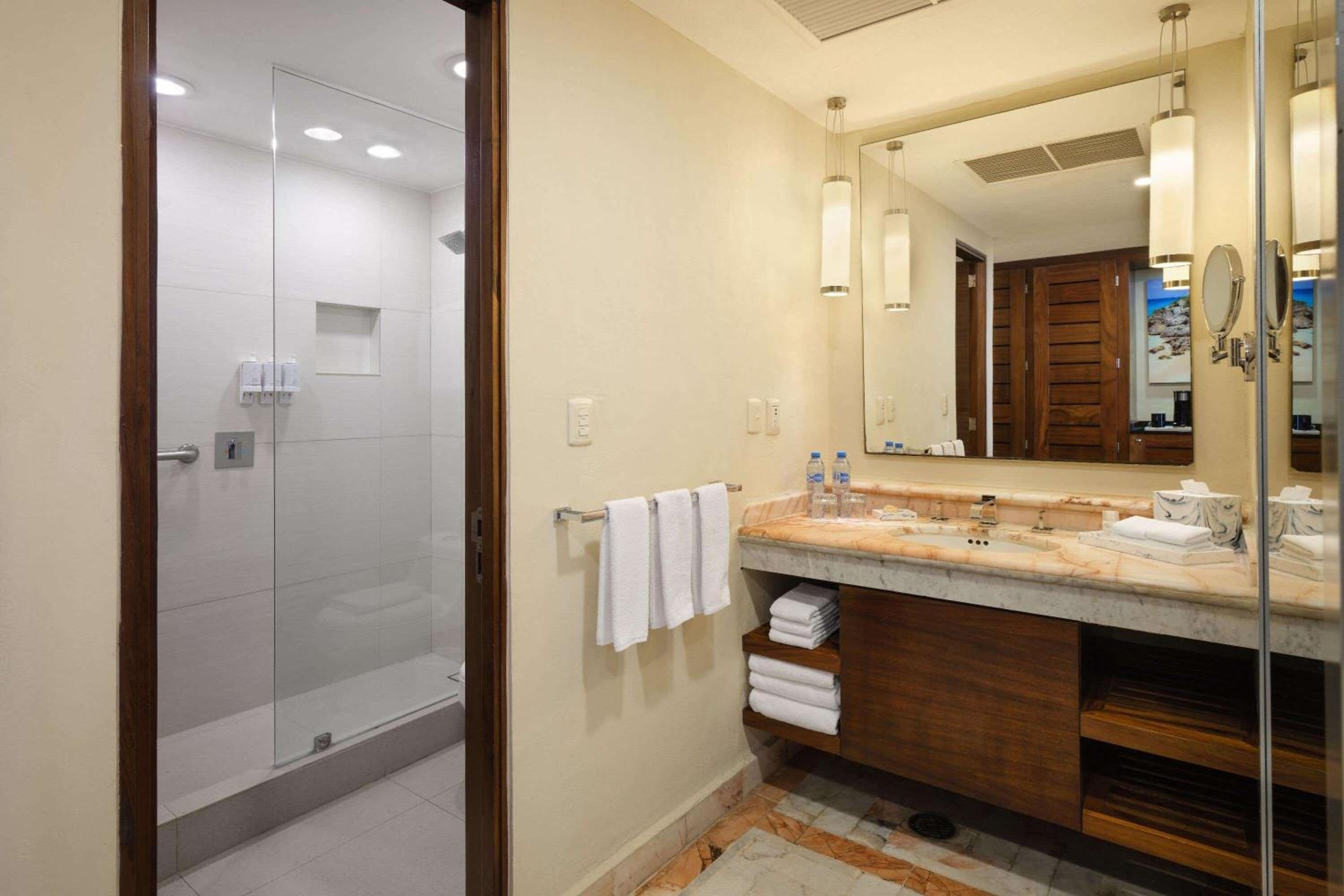Habitación Doble Superior con Vista a la Piscina, No Fumadores — 4