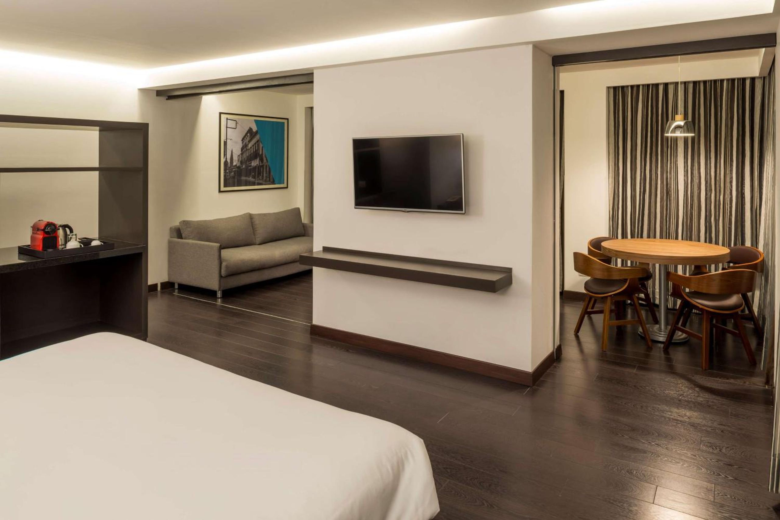 Suite de una habitación con cama King y terraza — 4