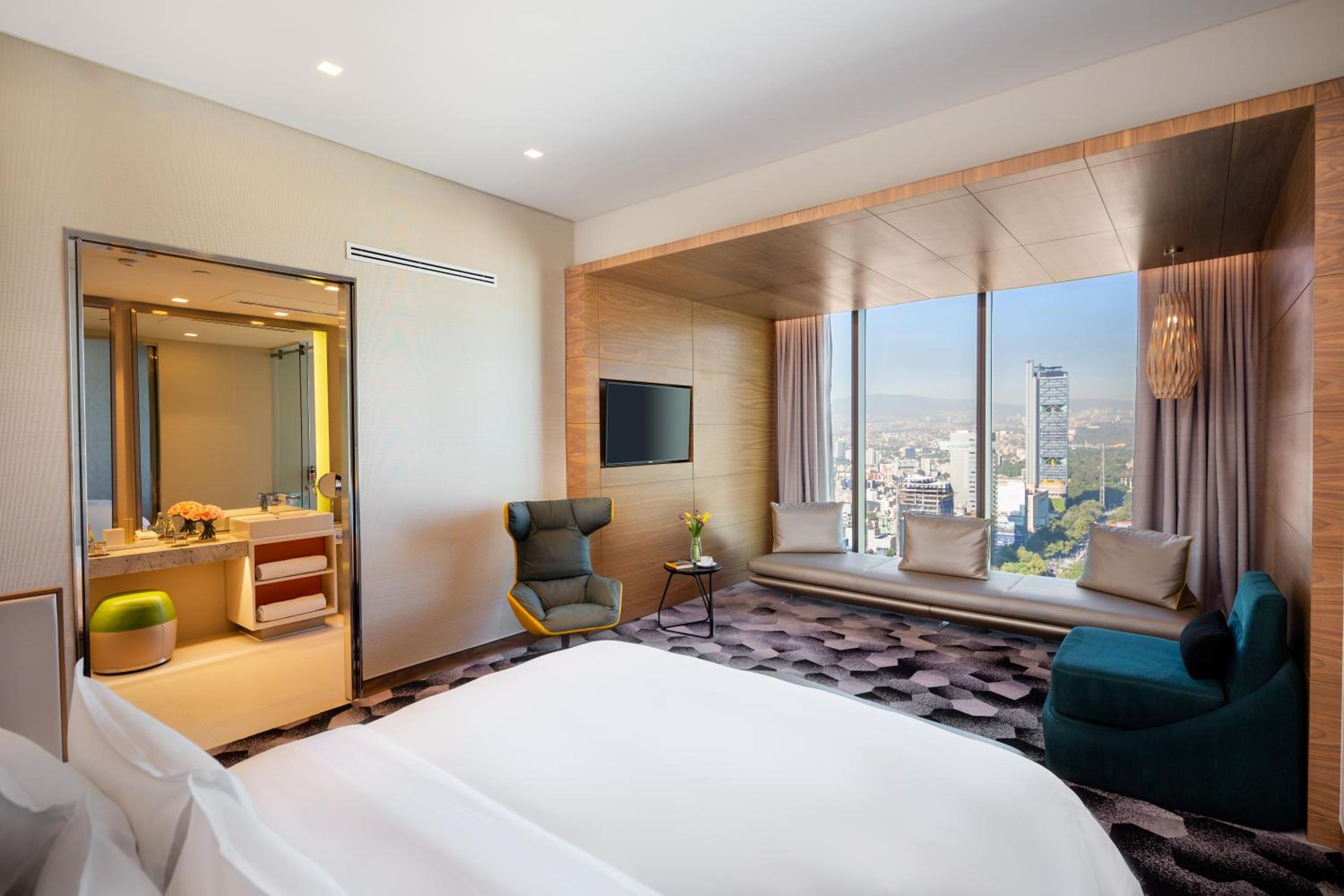Suite Junior King con acceso al Club Millésime y vista. — 3