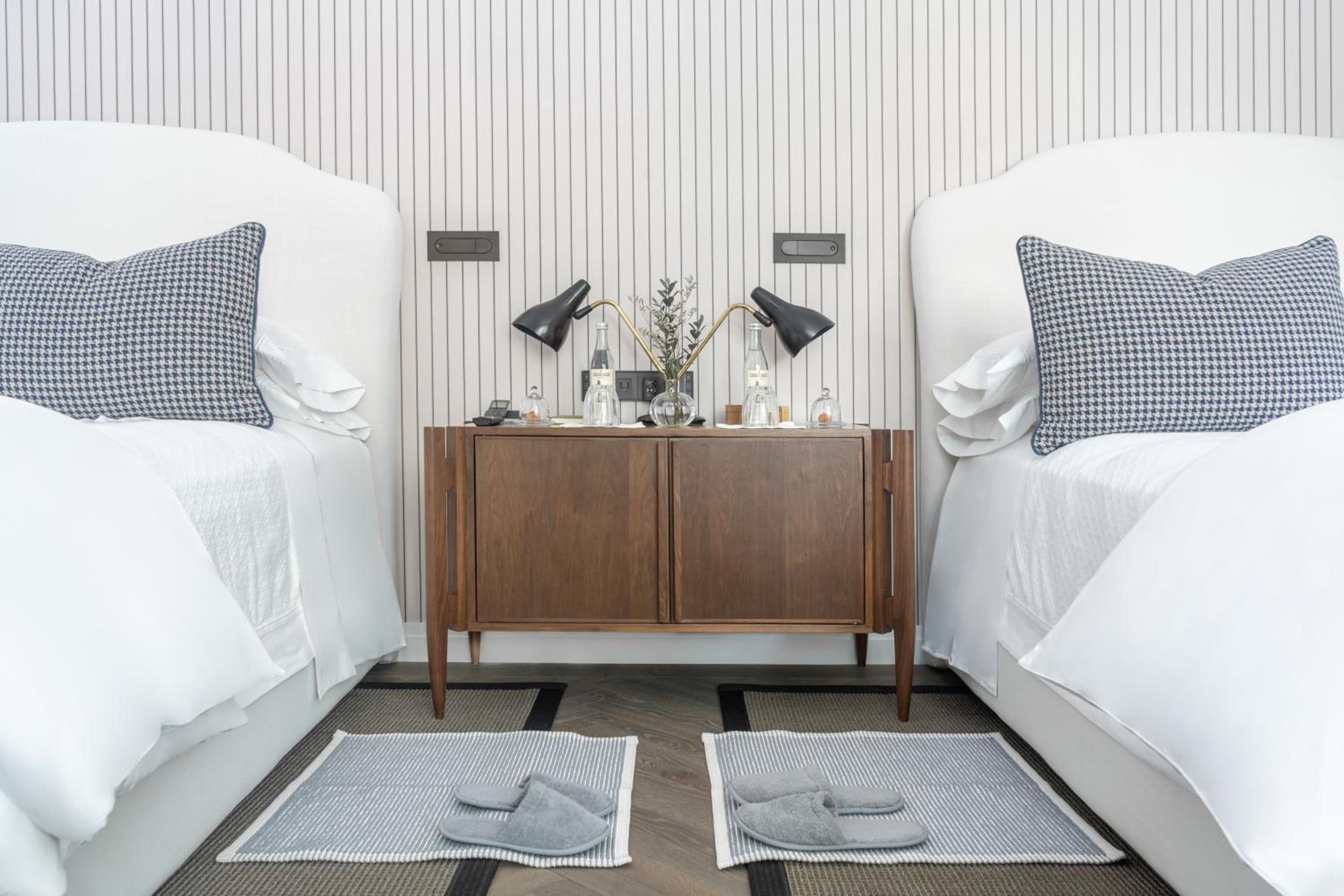 Cama Doble Deluxe — 6