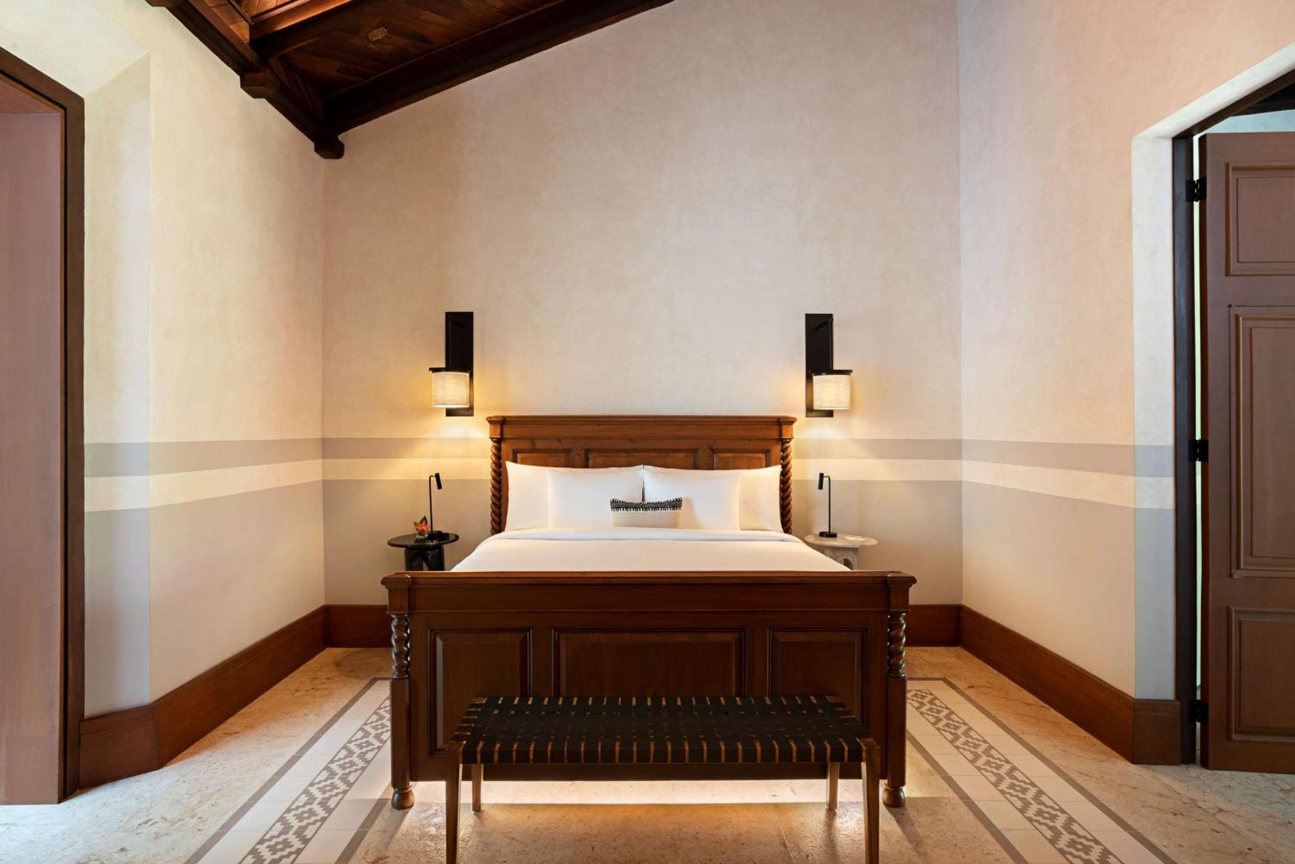 Yaab Suite Embajador – King — 2