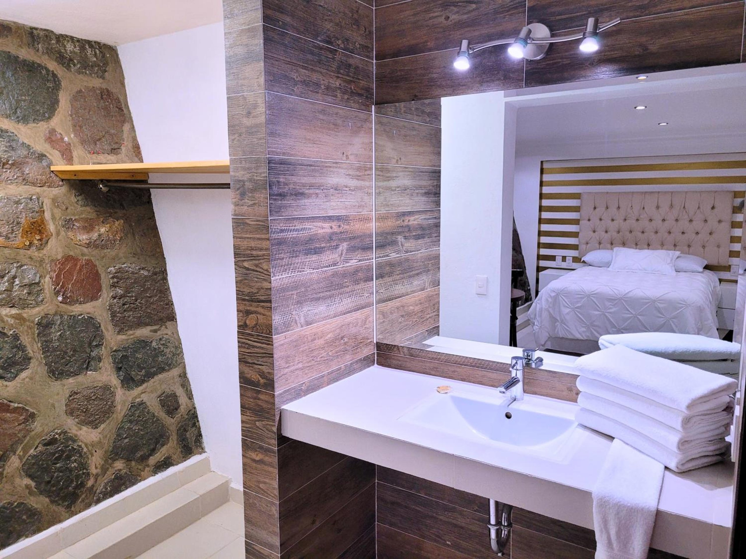 Habitación Doble con Dos Camas Dobles — 5