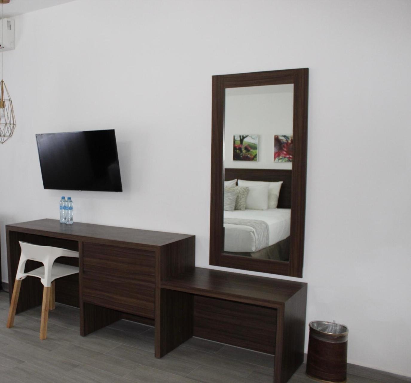 Suite King con Bañera de Hidromasaje — 2