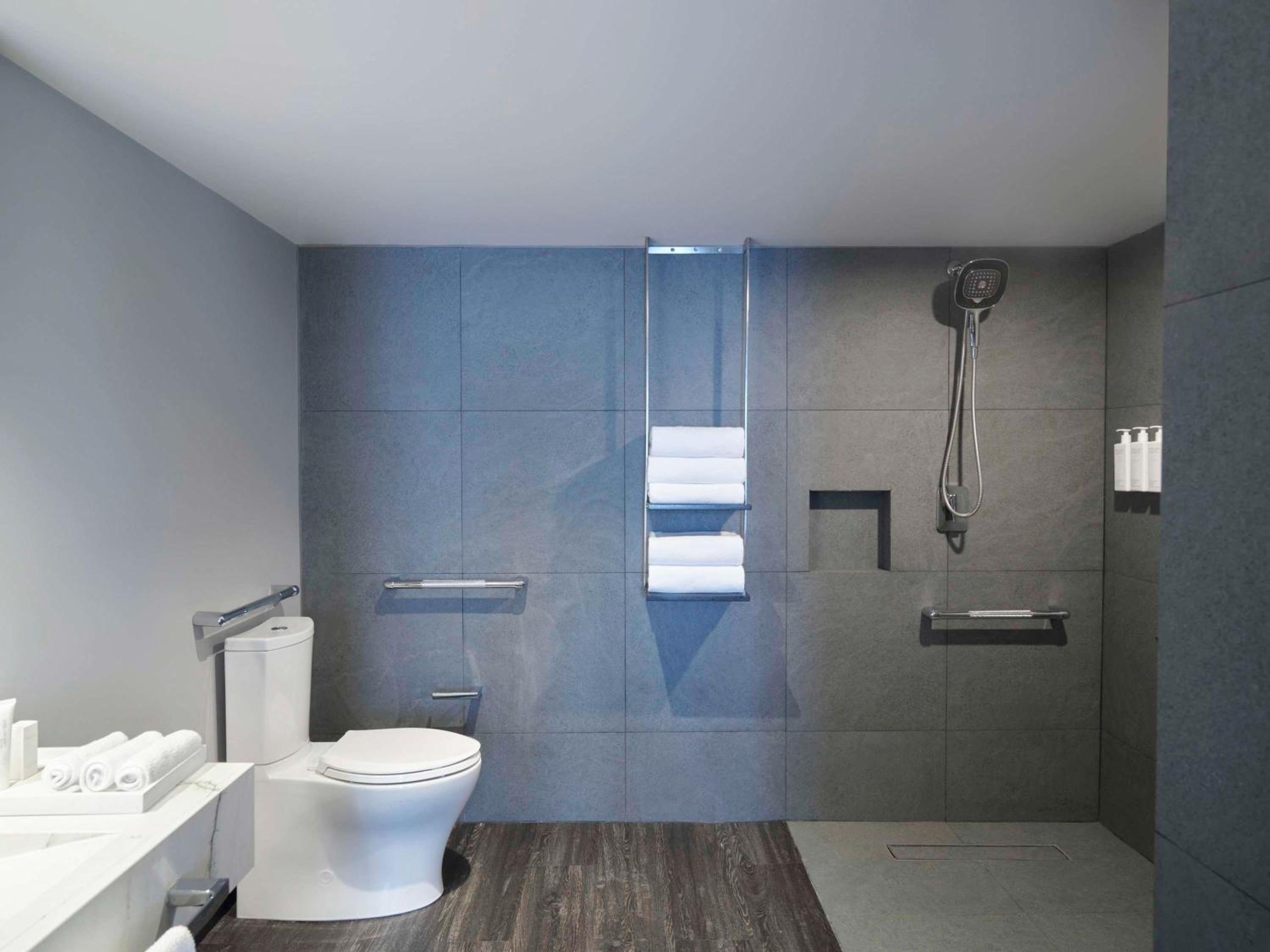 Habitación Superior con Cama King - Accesible para personas con movilidad reducida — 6