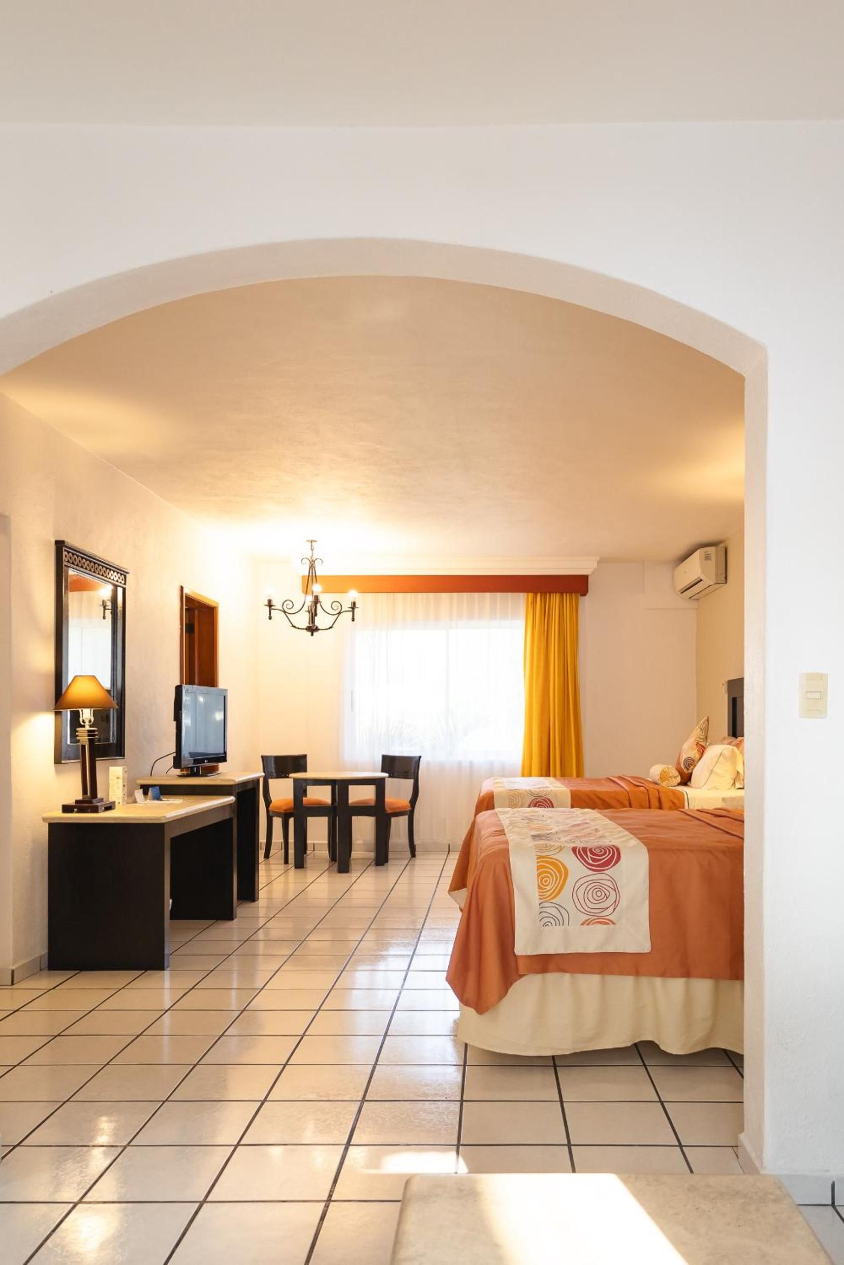 Habitación Ejecutiva con Dos Camas Queen — 5