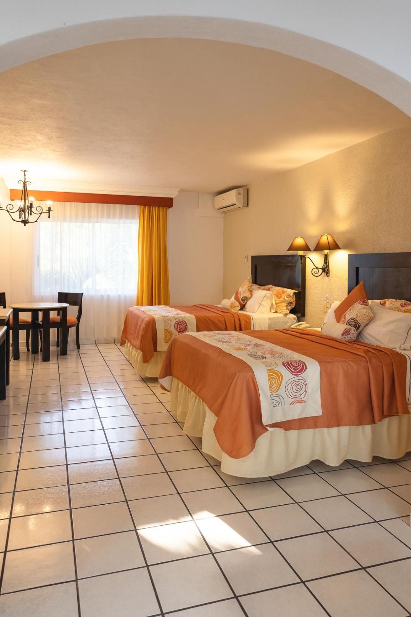 Habitación Ejecutiva con Dos Camas Queen — 7