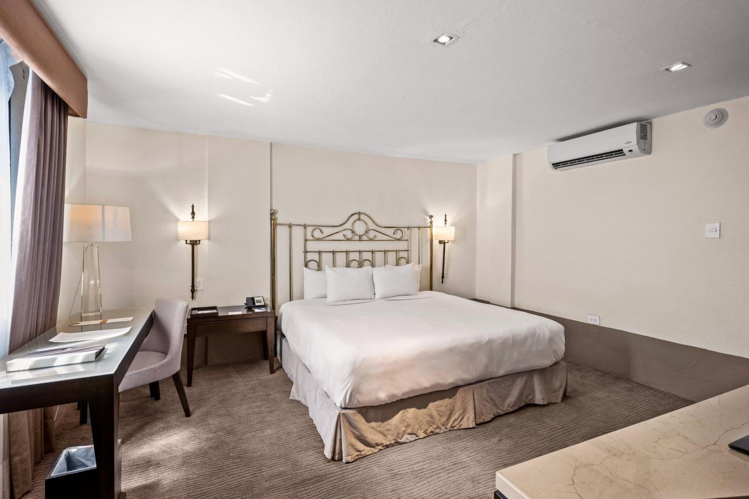Cama King Size de Novicias — 2