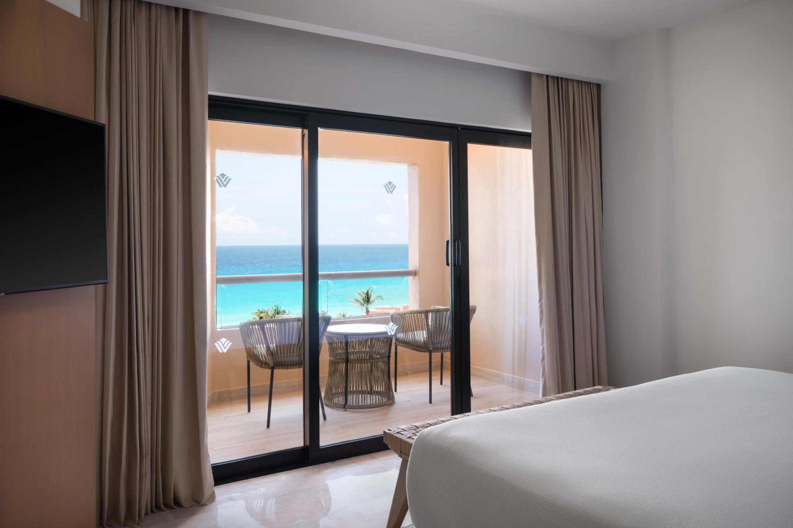 Suite Ejecutiva con una cama King y dos camas dobles, para no fumadores — 3