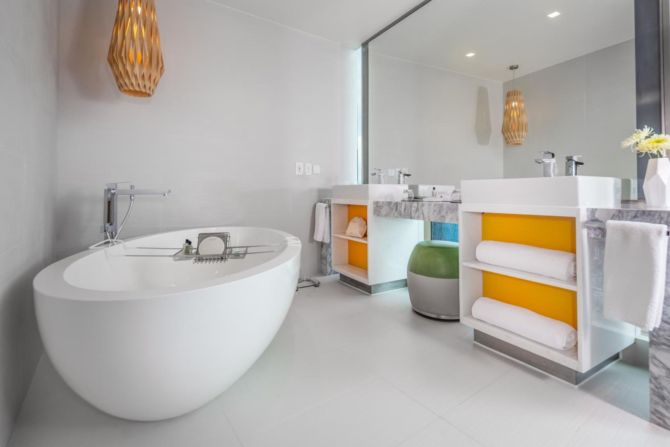 Suite Junior con Dos Camas Dobles y Vista al Horizonte — 4