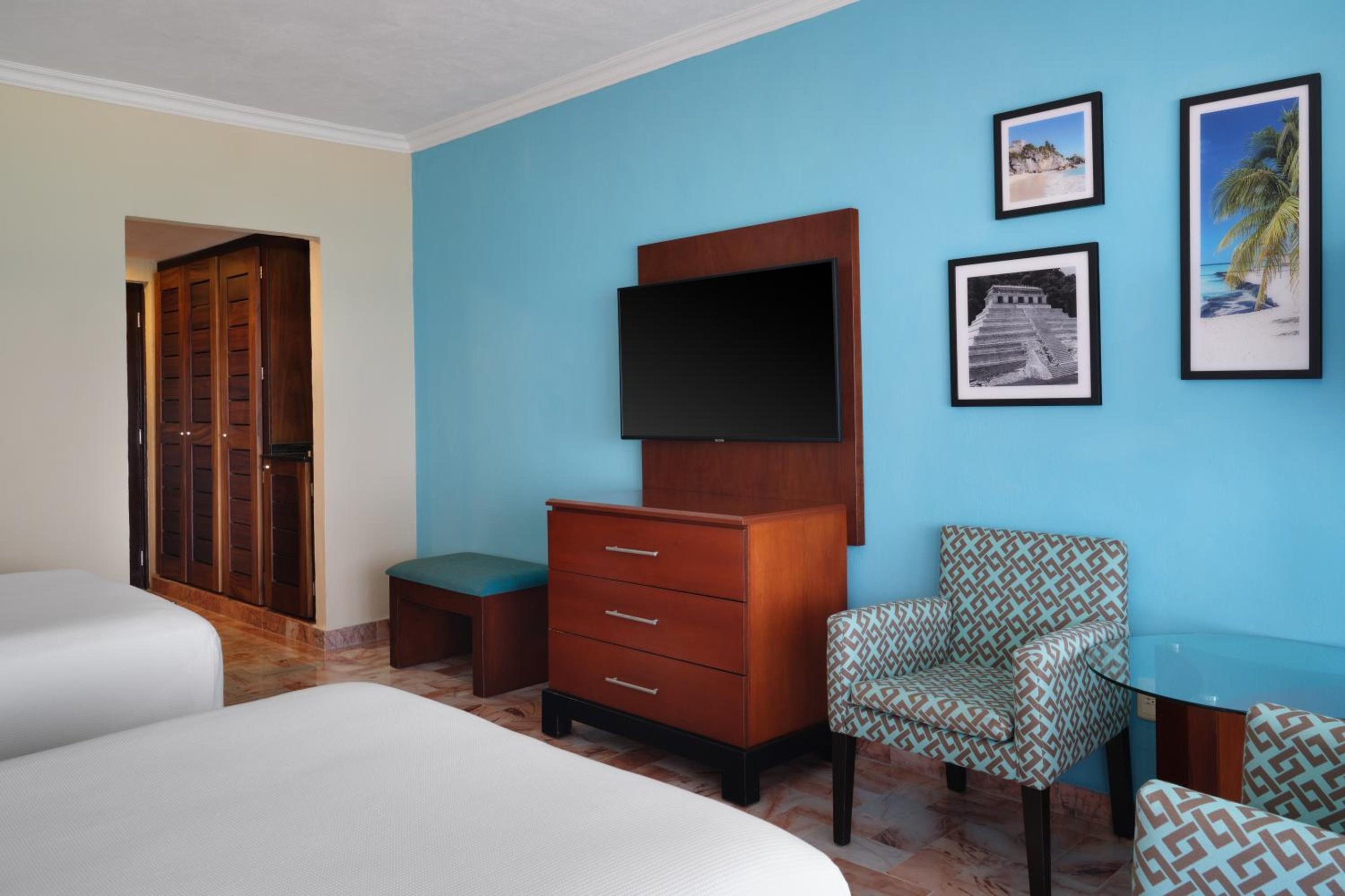 Habitación Superior Accesible con Vista al Jardín y Dos Camas Dobles, para no fumadores. — 4