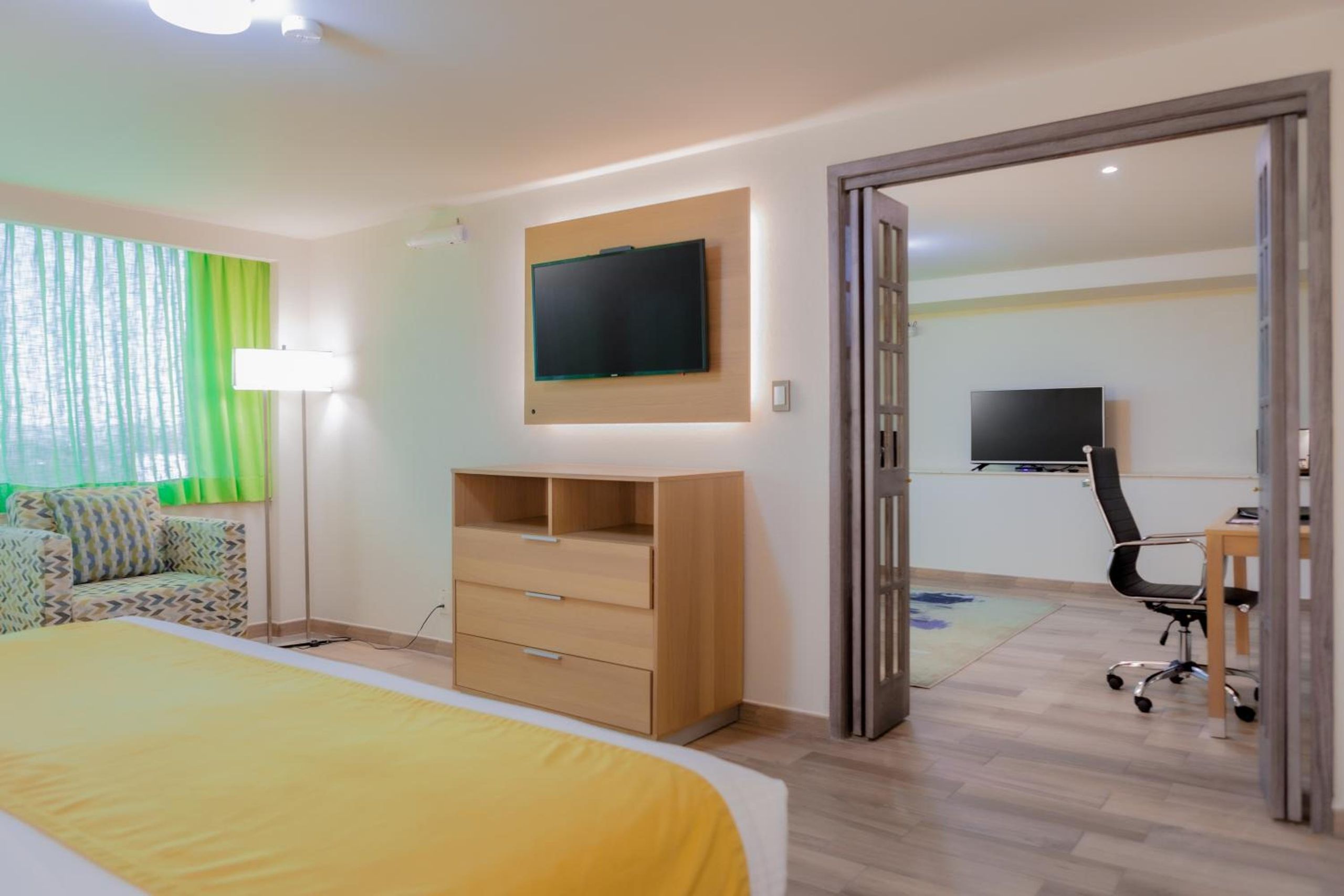 Suite King con Sofá Cama - No Fumar