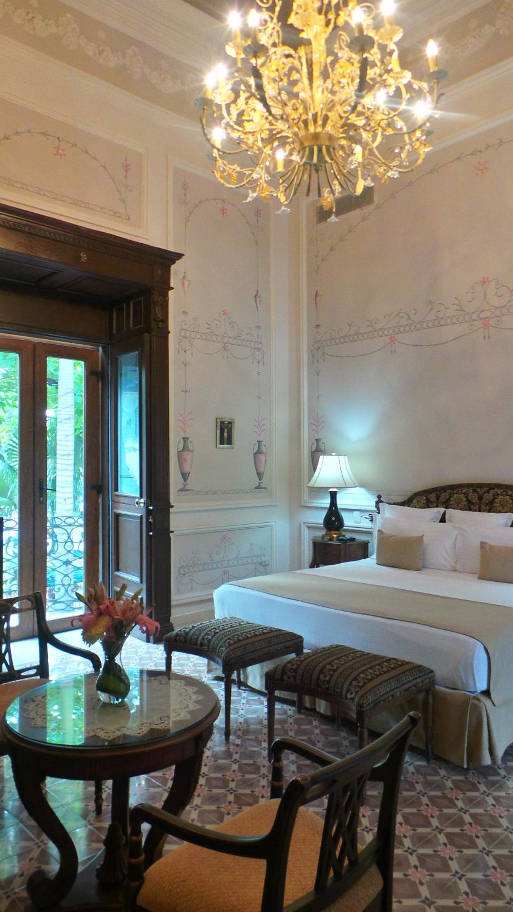 Suite — 4
