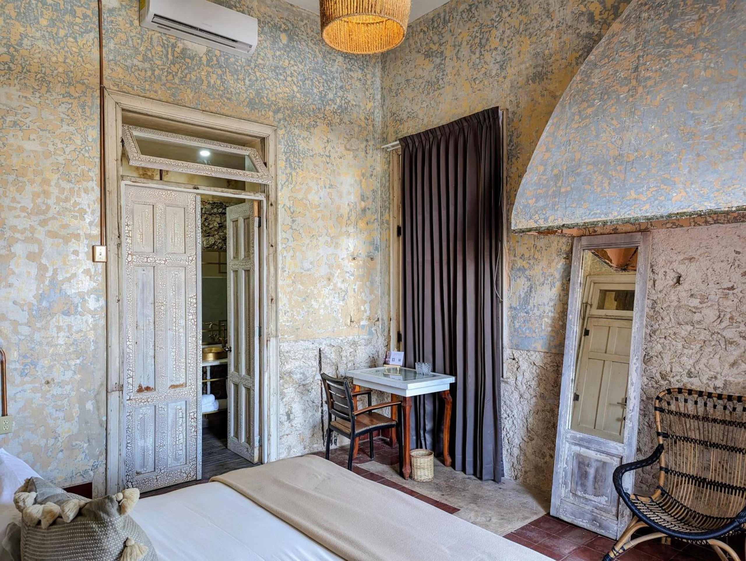Suite — 3