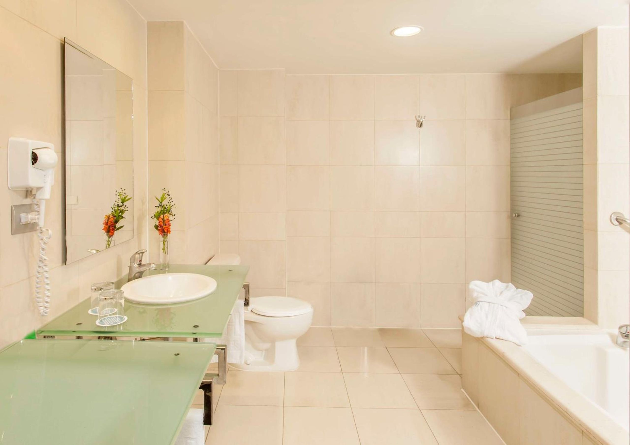 Habitación Estándar – 2 camas dobles — 5
