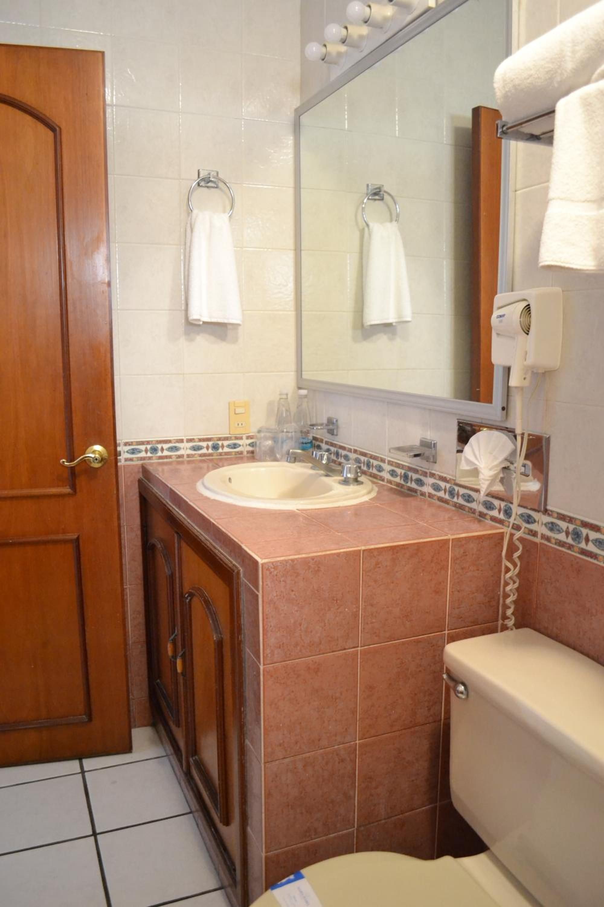 Habitación Ejecutiva con Dos Camas Queen — 2
