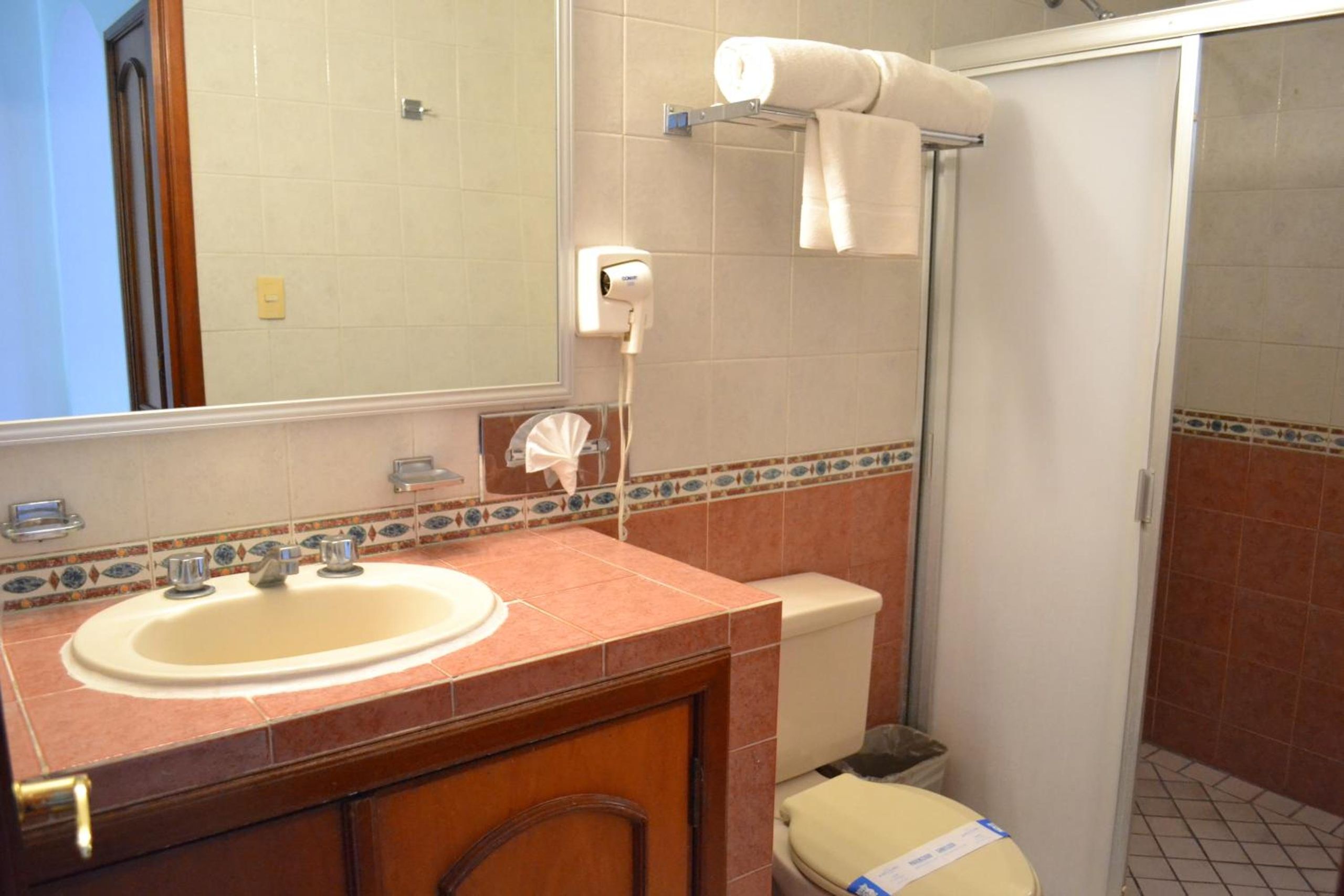 Habitación Ejecutiva con Dos Camas Queen — 8