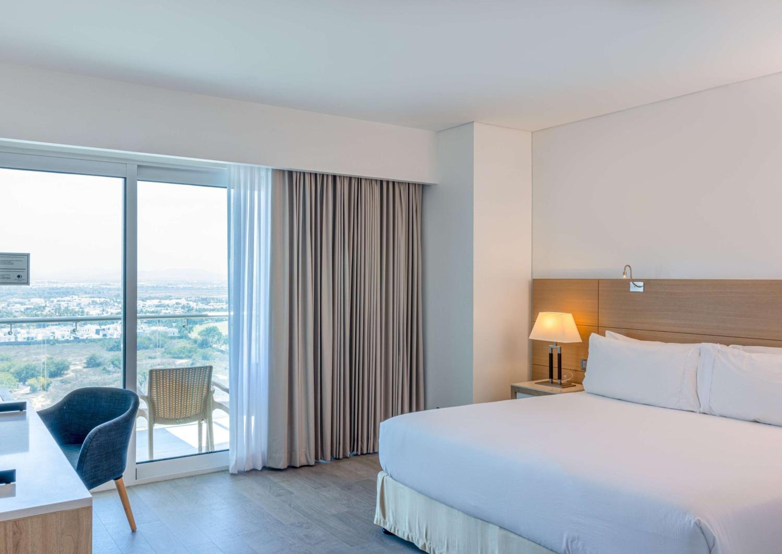 Suite Junior Queen con vista a la ciudad — 4