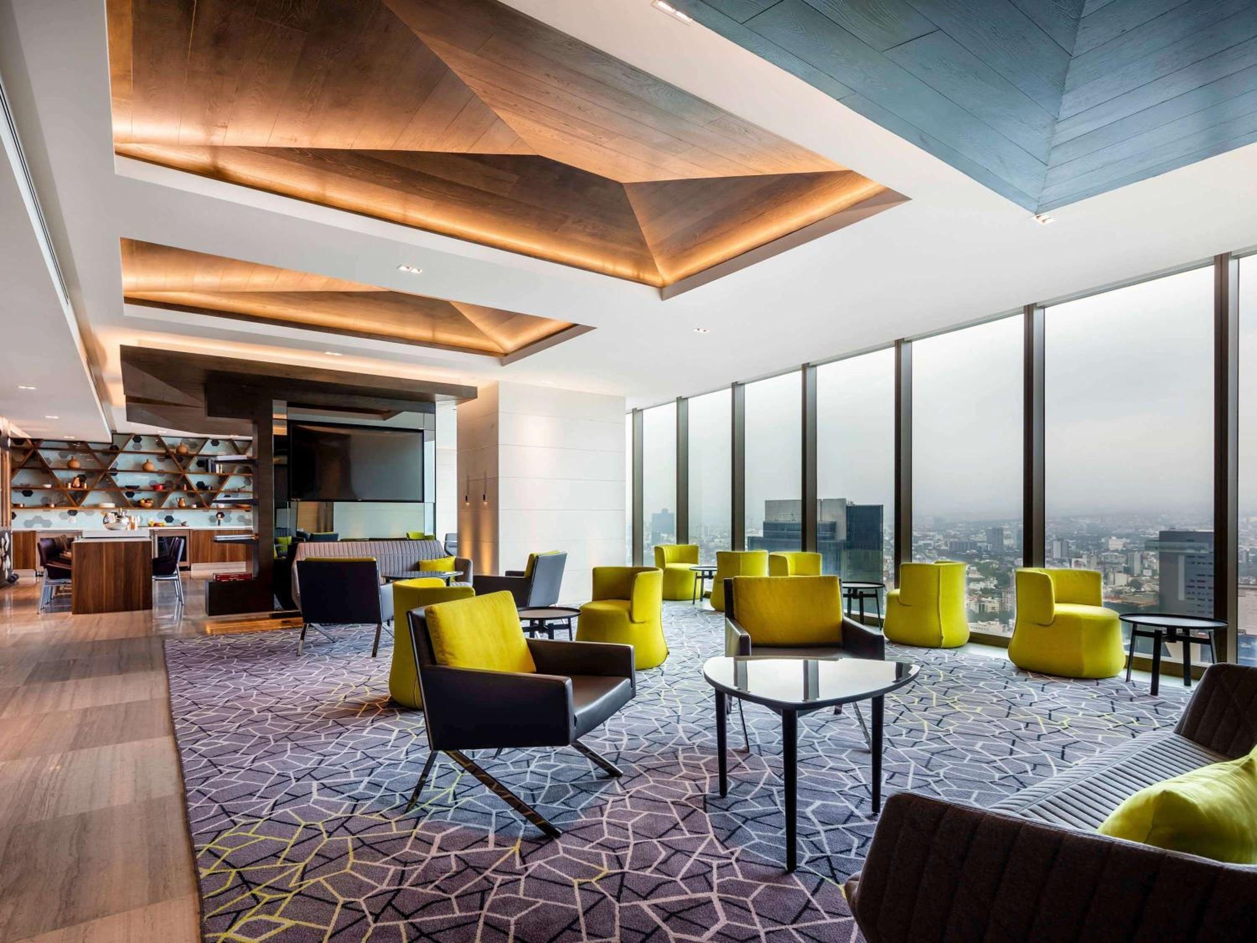 Suite Junior con Dos Camas Dobles y Vista al Horizonte — 6