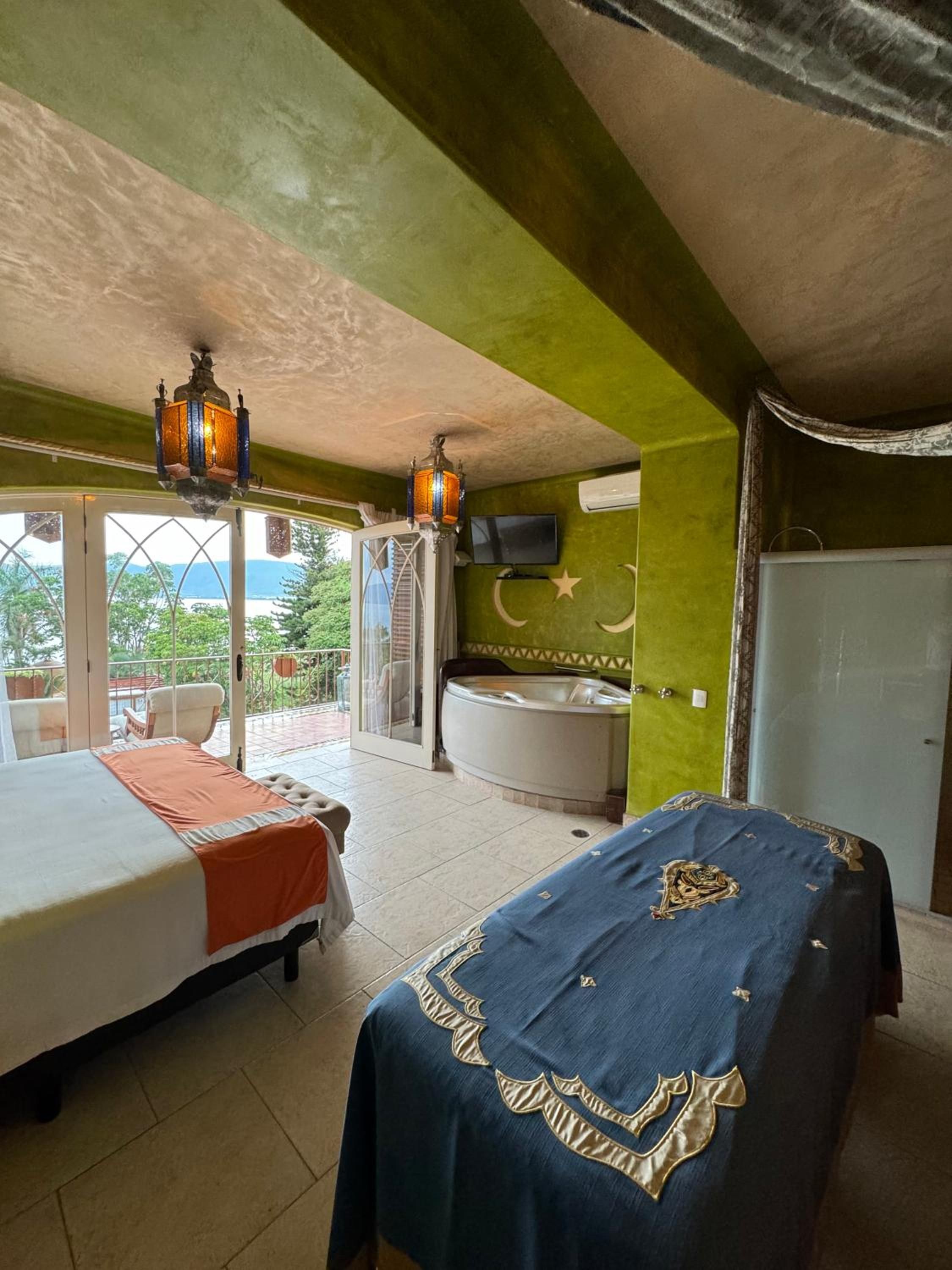 Suite con Jacuzzi — 2