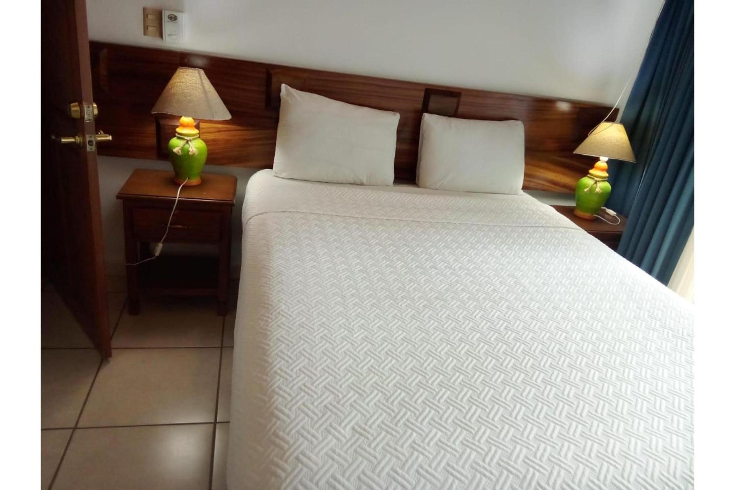Habitación Estándar Doble con Dos Camas Dobles