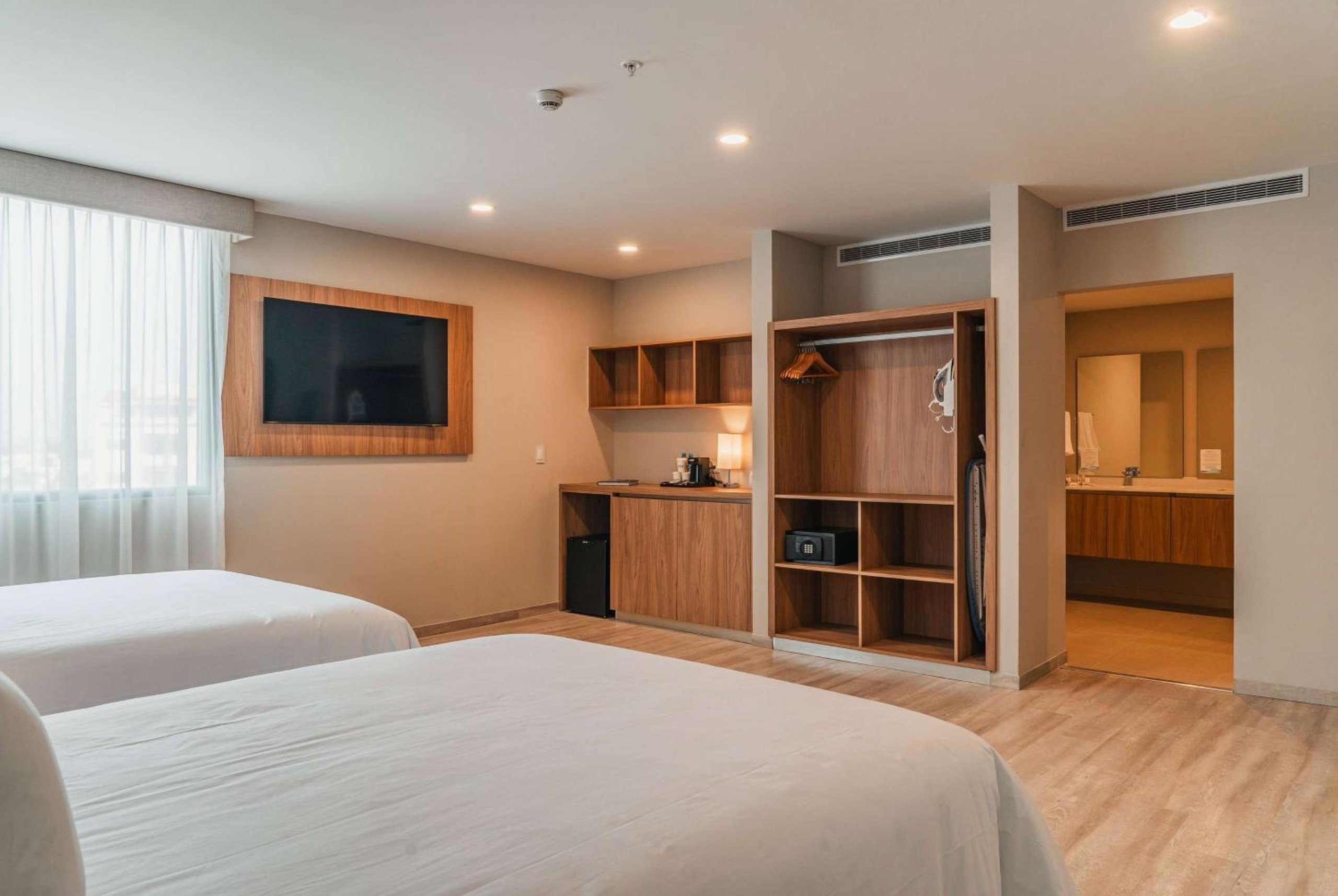 Habitación Queen con Dos Camas Queen - No Fumadores
