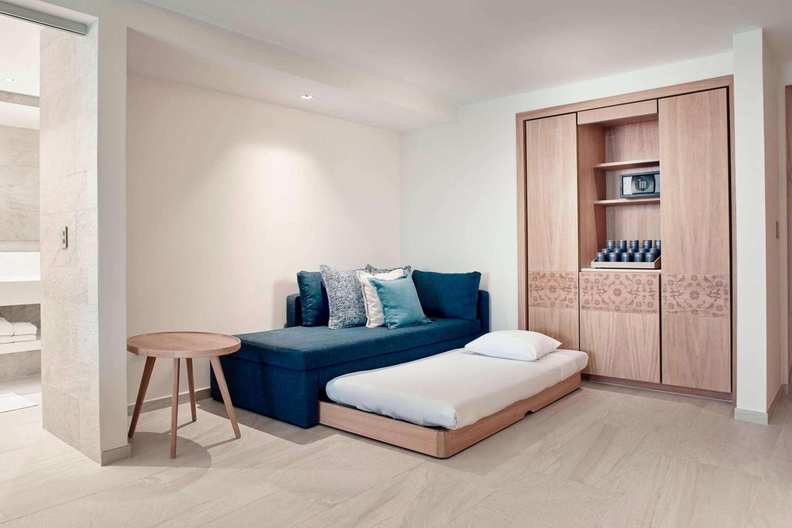 Suite Junior de Lujo con Cama King, Sofá Cama y Balcón — 5