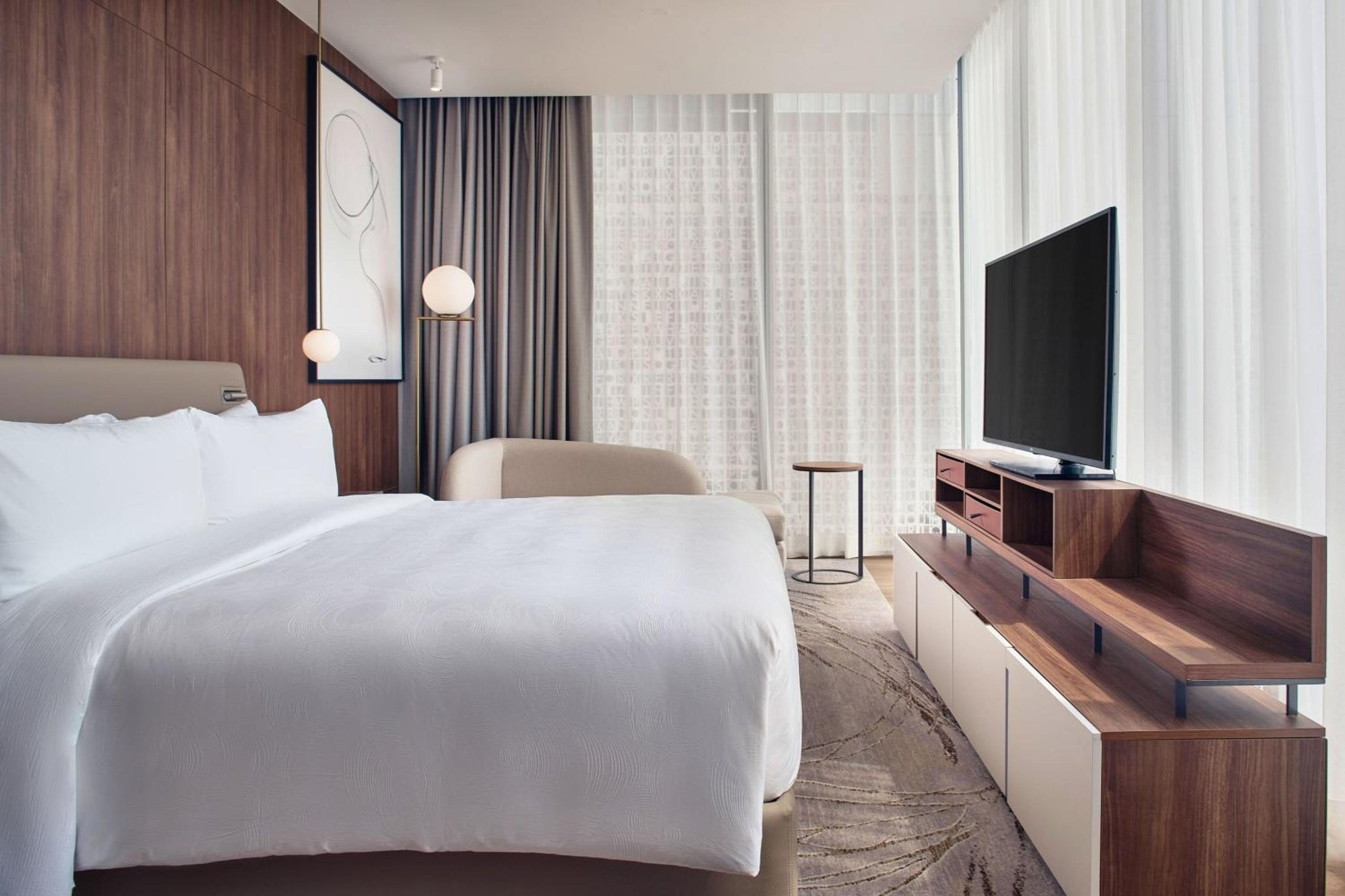 Habitación de lujo Executive de nivel Deluxe con 1 cama King, vista a la ciudad — 2