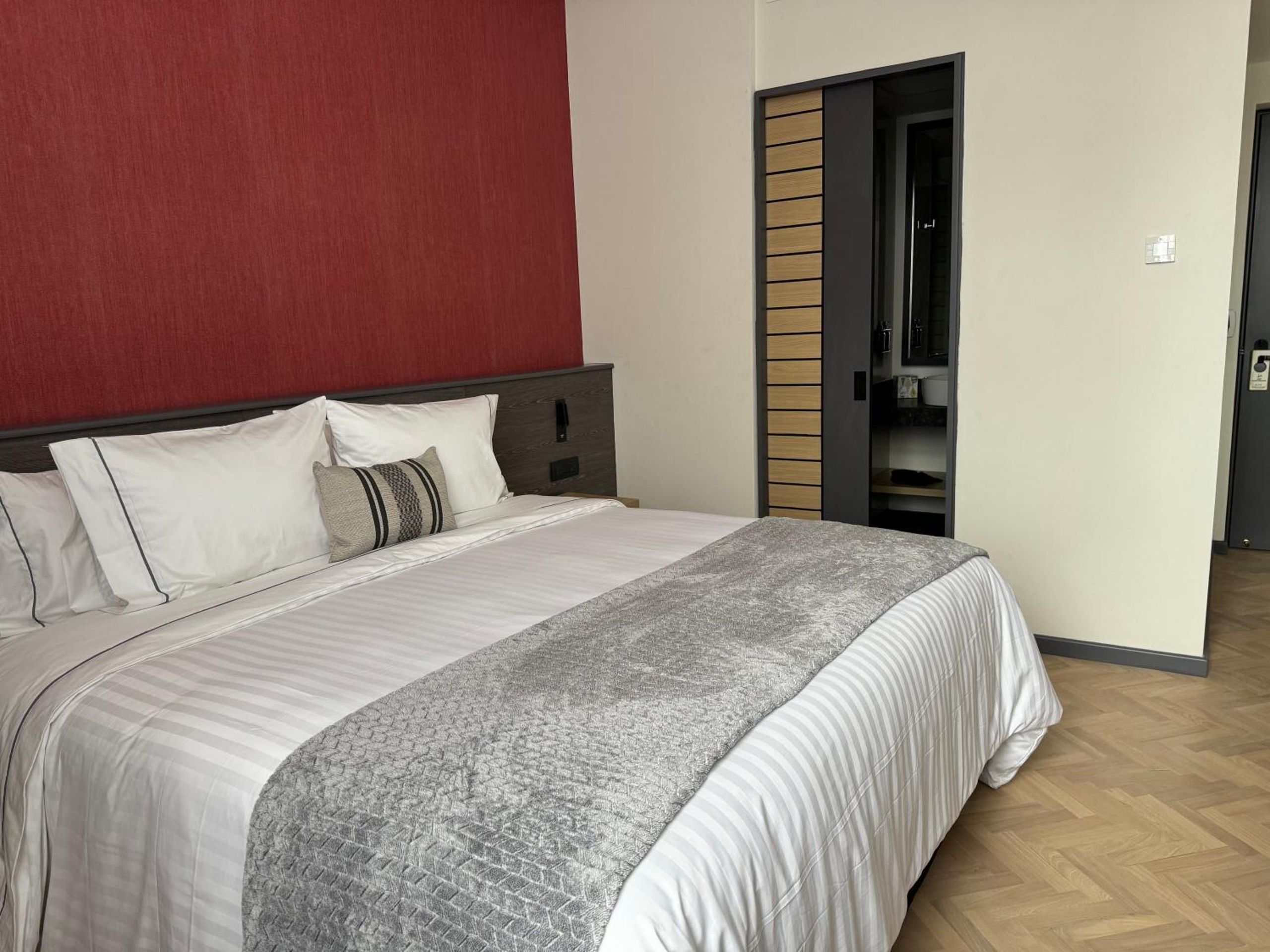 Habitación King con Balcón — 7