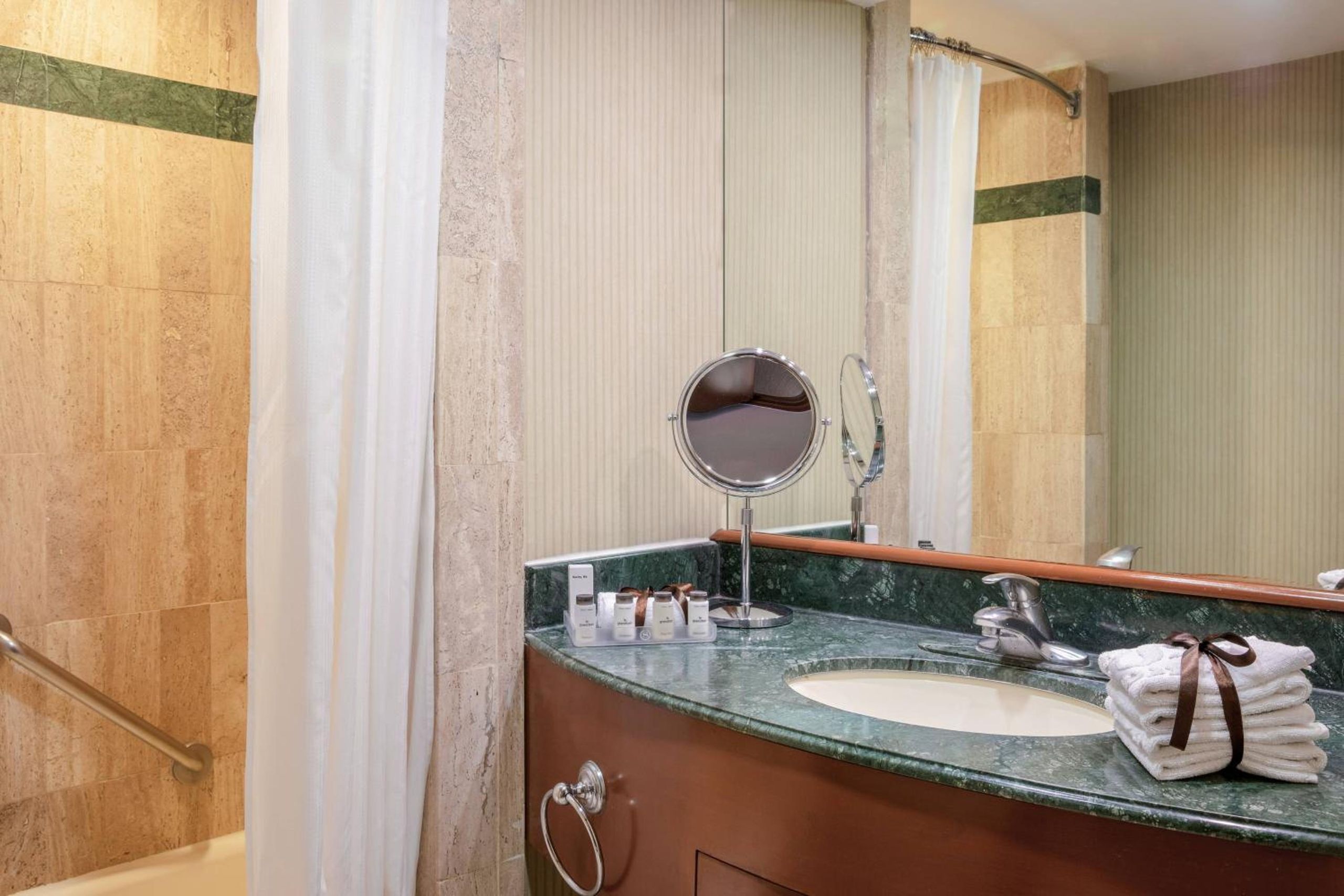 Sala clásica, habitación de huéspedes, 1 cama king, Torre Danubio — 2