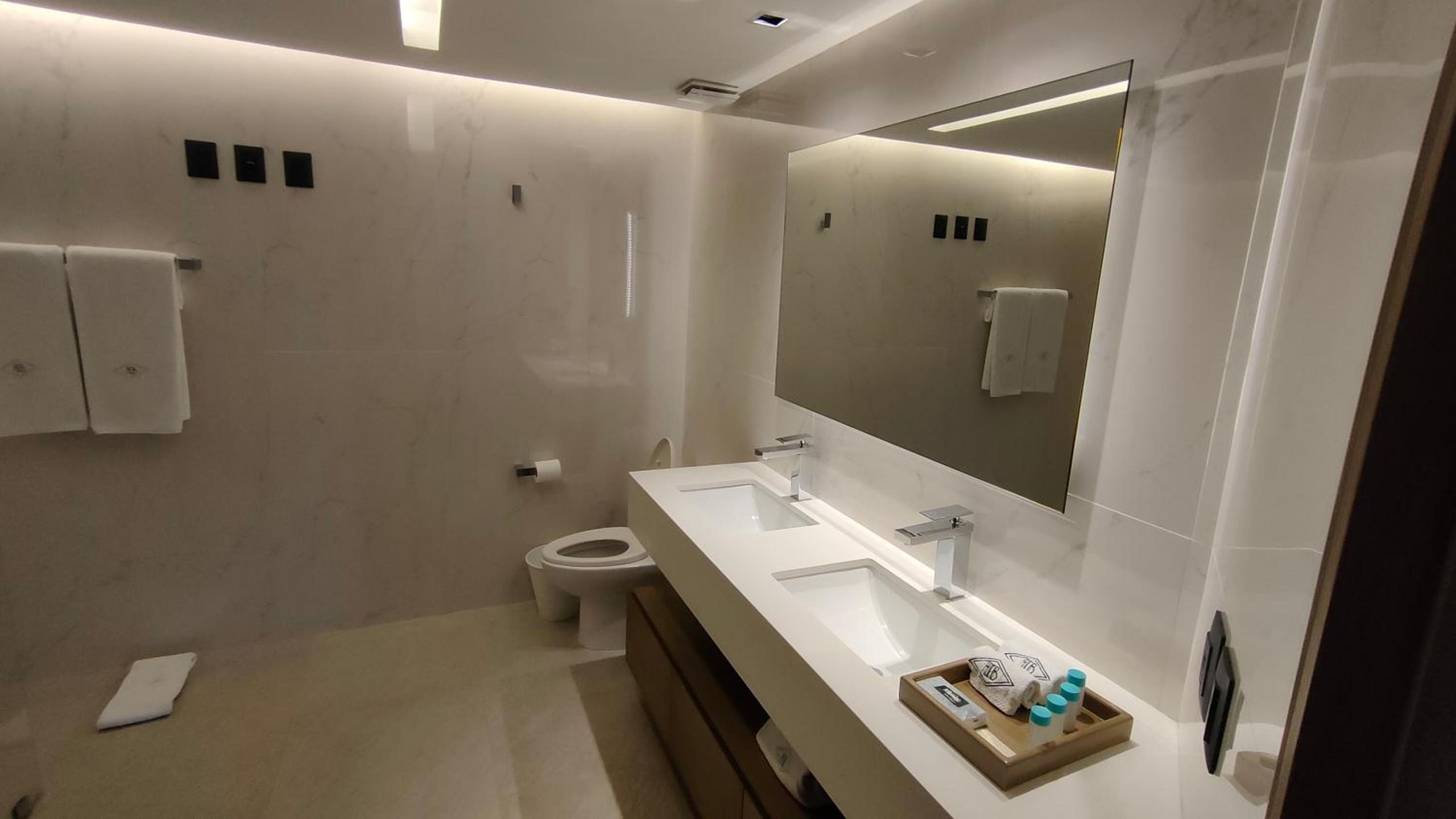 Suite King con Balcón — 7