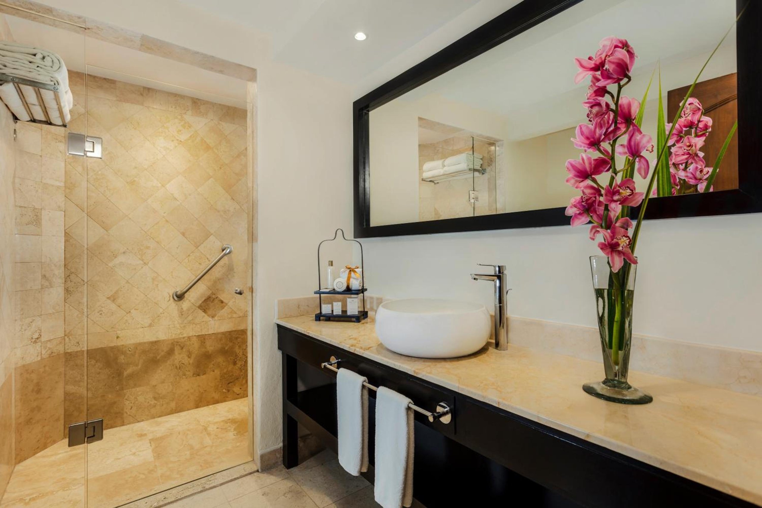 One Bedroom Suite vista a la alberca Swim Out King — 3