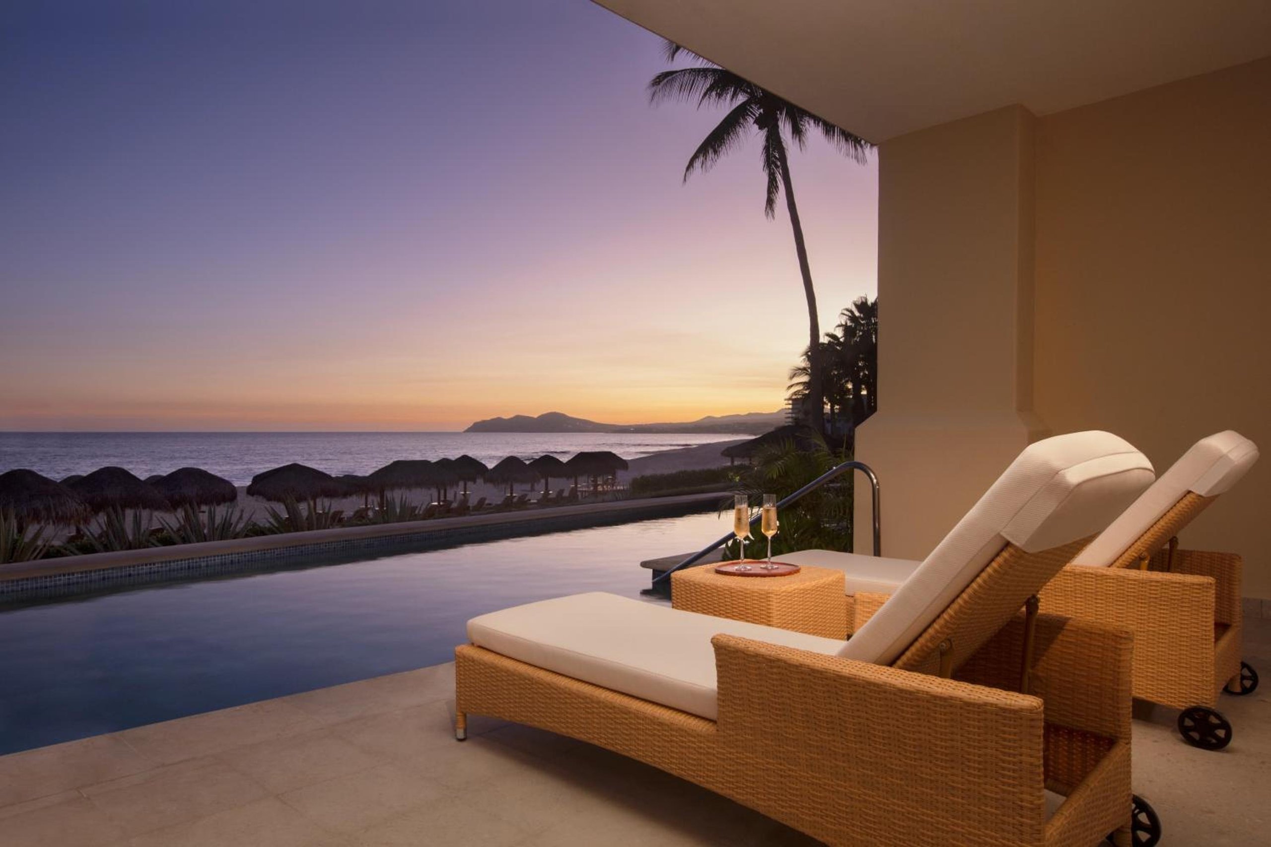 Preferred Club One Bedroom Suite Ocean Front Swim Out King — 2