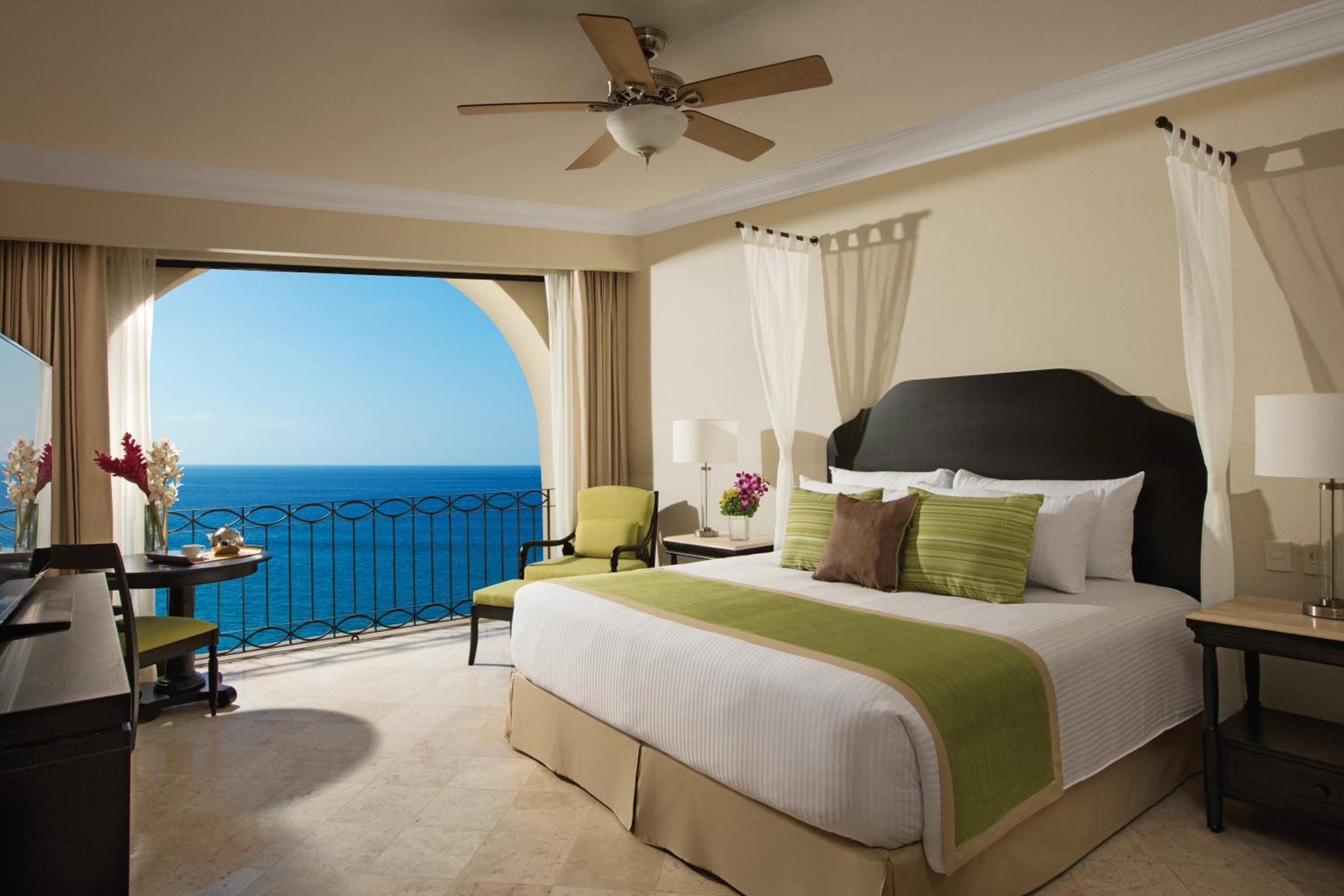 Preferred Club One Bedroom Suite Ocean Front Swim Out King — 3