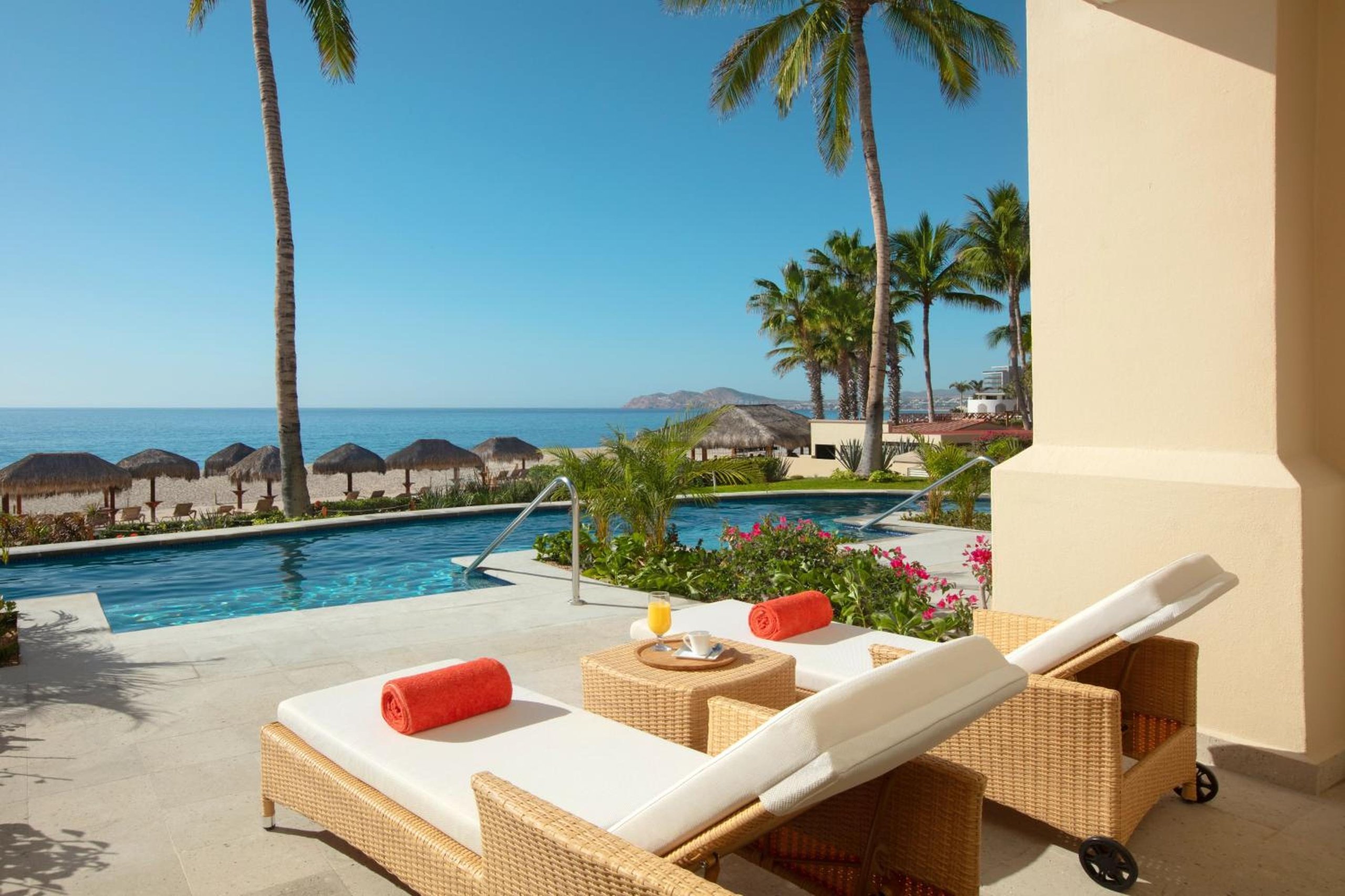 Preferred Club One Bedroom Suite Ocean Front Swim Out King — 5