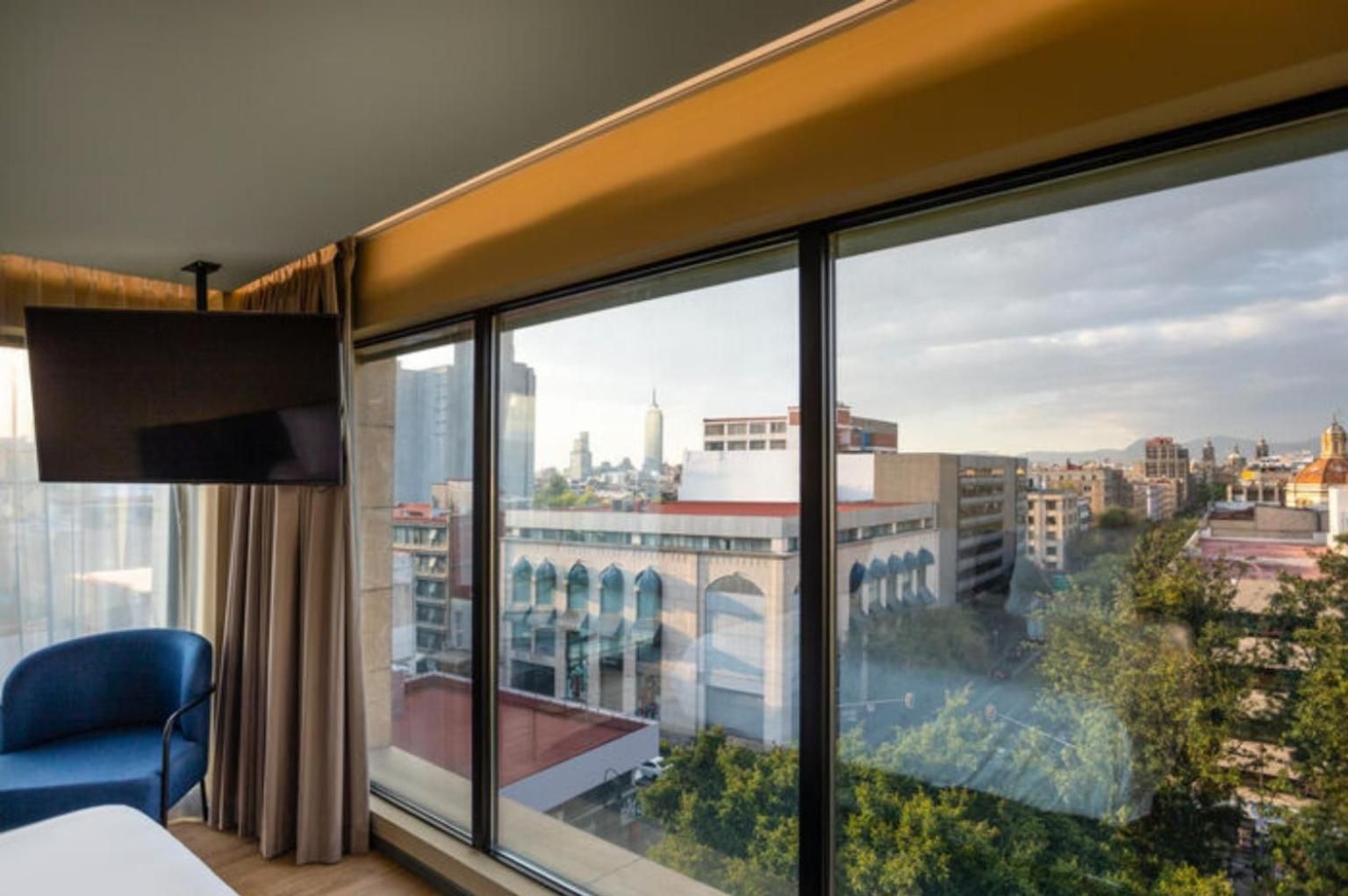 Executive Suite One King — 4