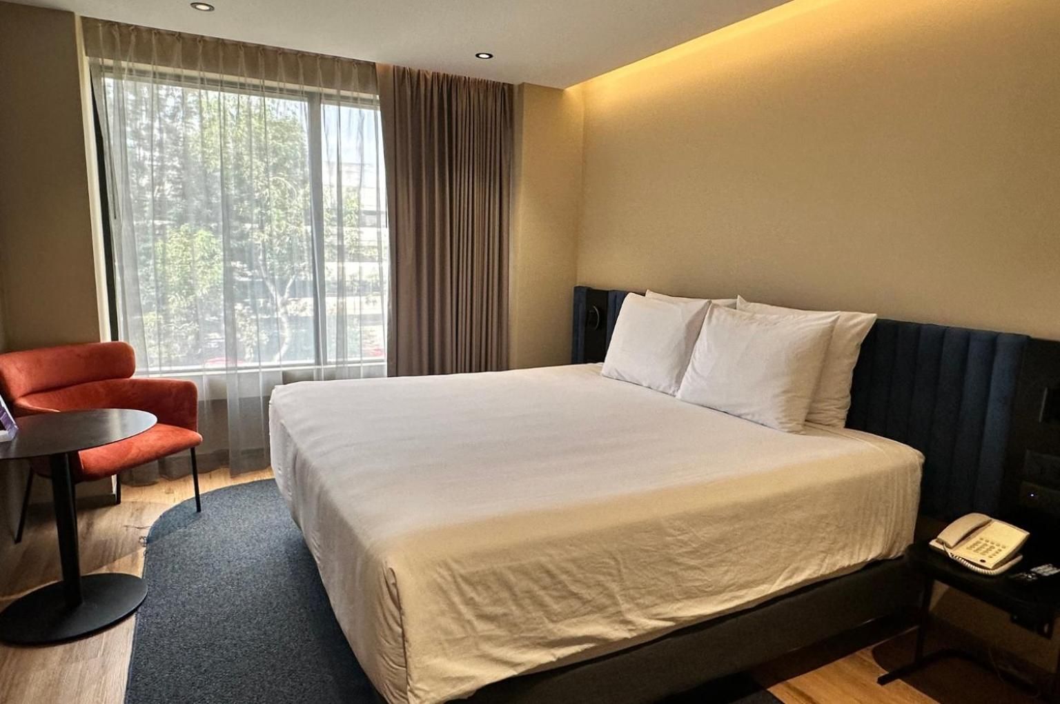 Superior King Room - Disability Acess — 2