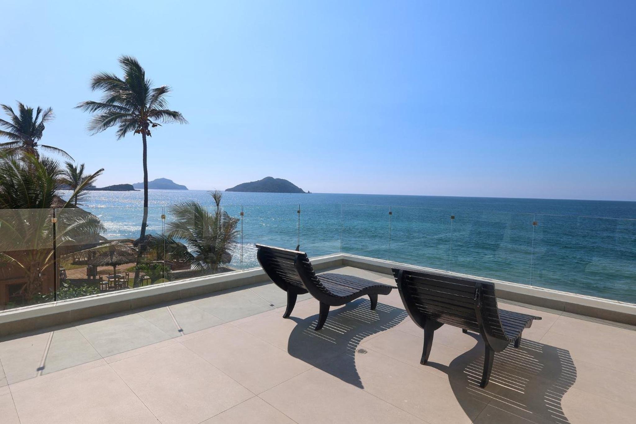 2 recámaras Suite con Four camas Queen and Ocean Front
