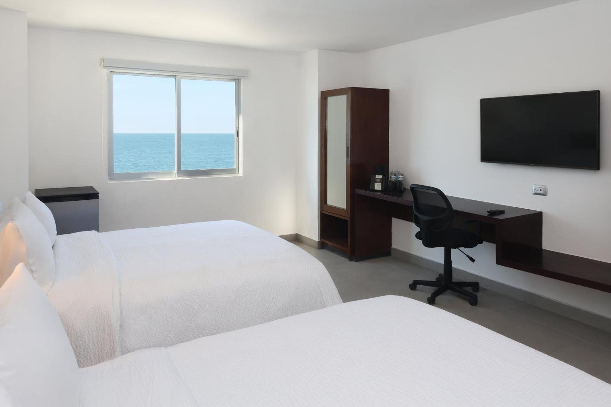 2 recámaras Suite con Four camas Queen and Ocean Front — 6