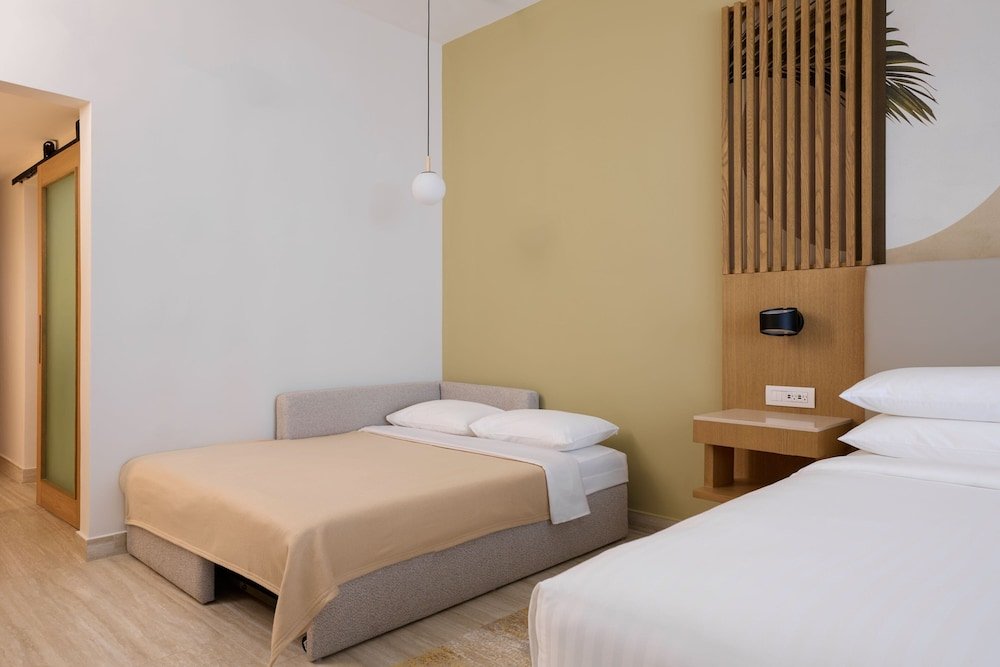 Room, 1 cama King con sofá cama, Resort View — 4