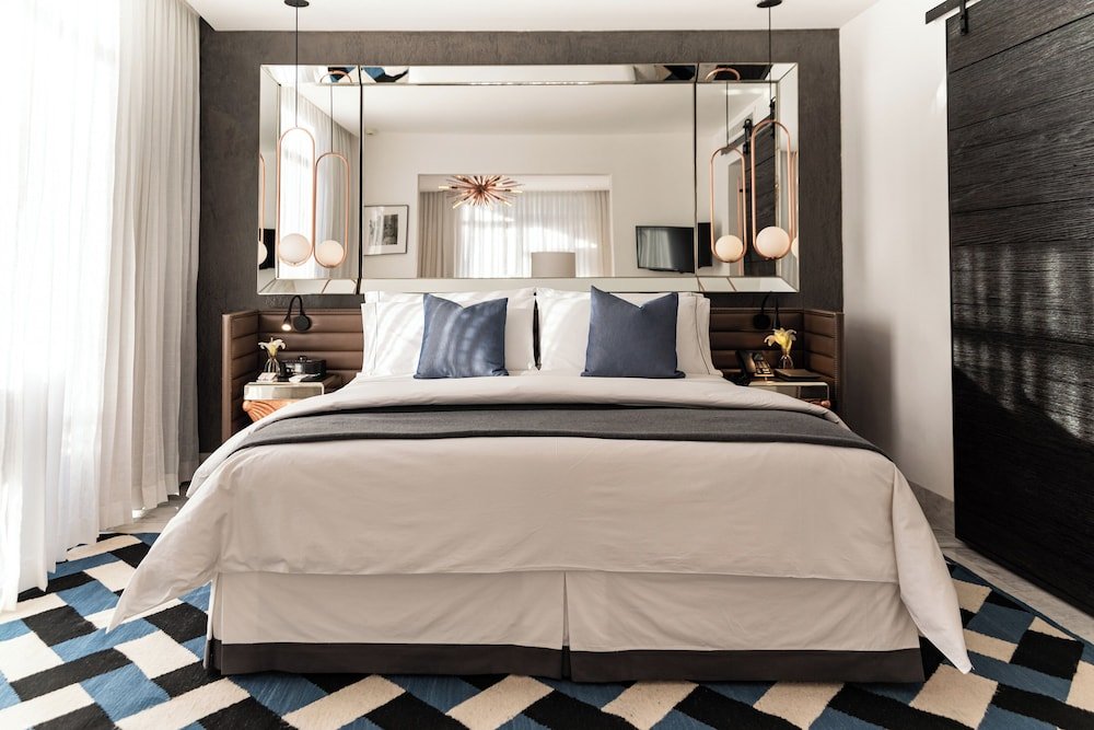 Suite (Owner, A) — 4