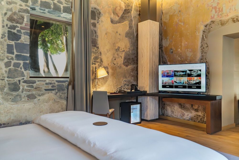 Habitación de lujo, una cama de matrimonio grande, no fumadores, vistas al patio (Deluxe chimenea) — 5