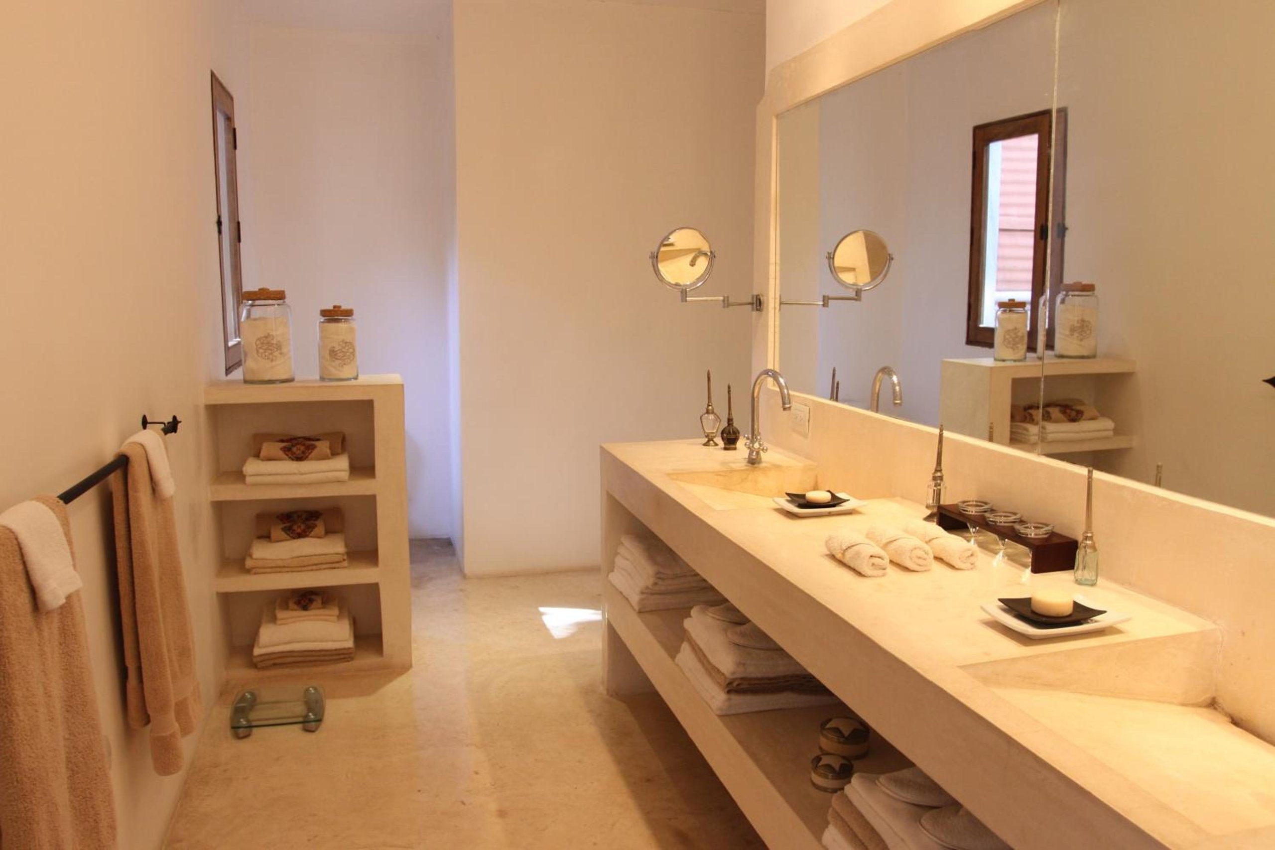 Suite — 3