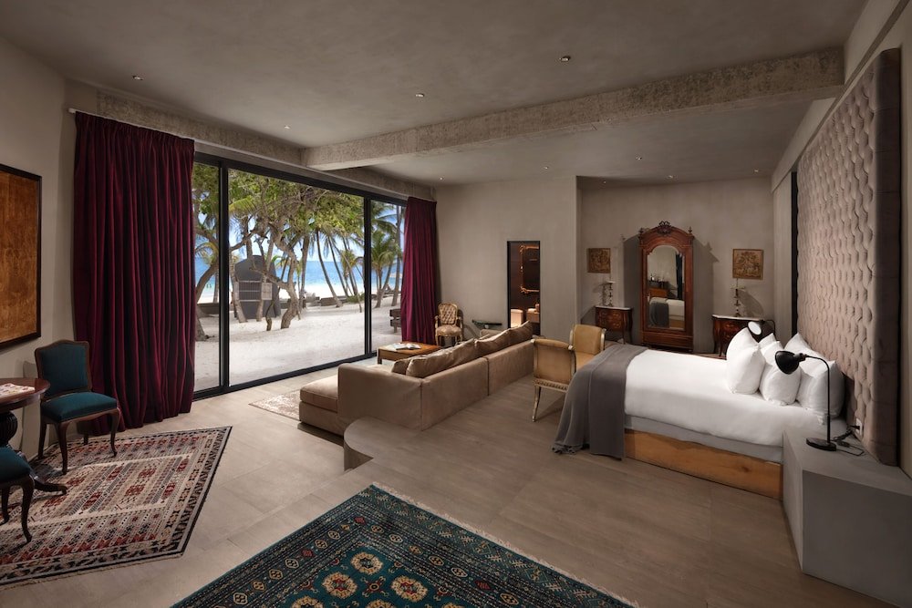 Suite, Beachfront (Master)