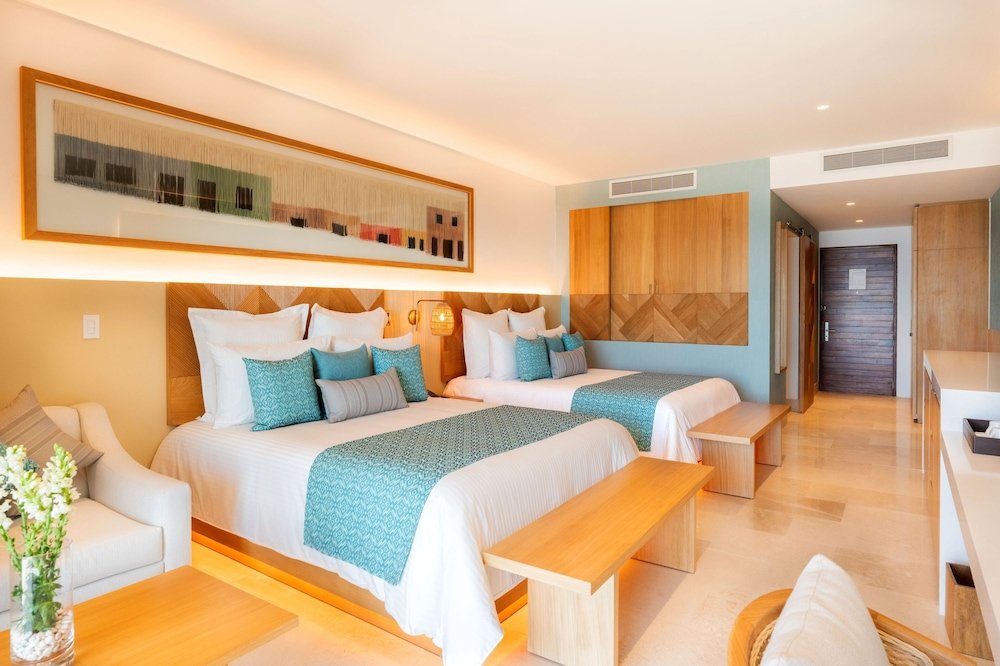 Preferred Club Junior Suite Swimout Dbl — 6