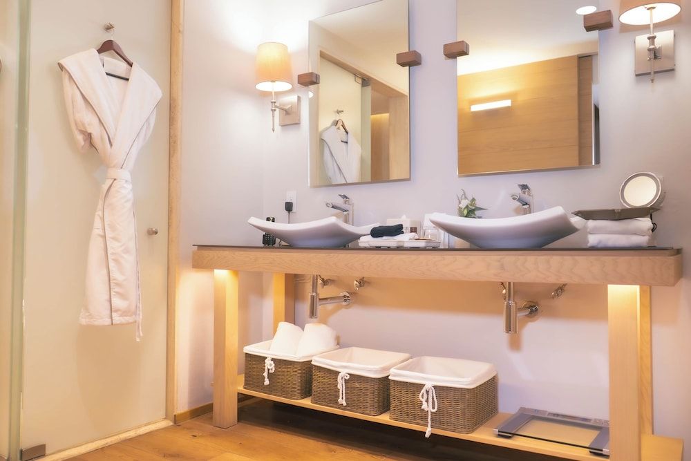 Habitación superior, una cama de matrimonio grande, vistas a la ciudad (Superior balcón) — 5