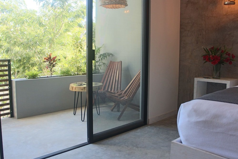 Suite Deluxe con Patio Privado y Bañera con Temperatura Regulable — 6