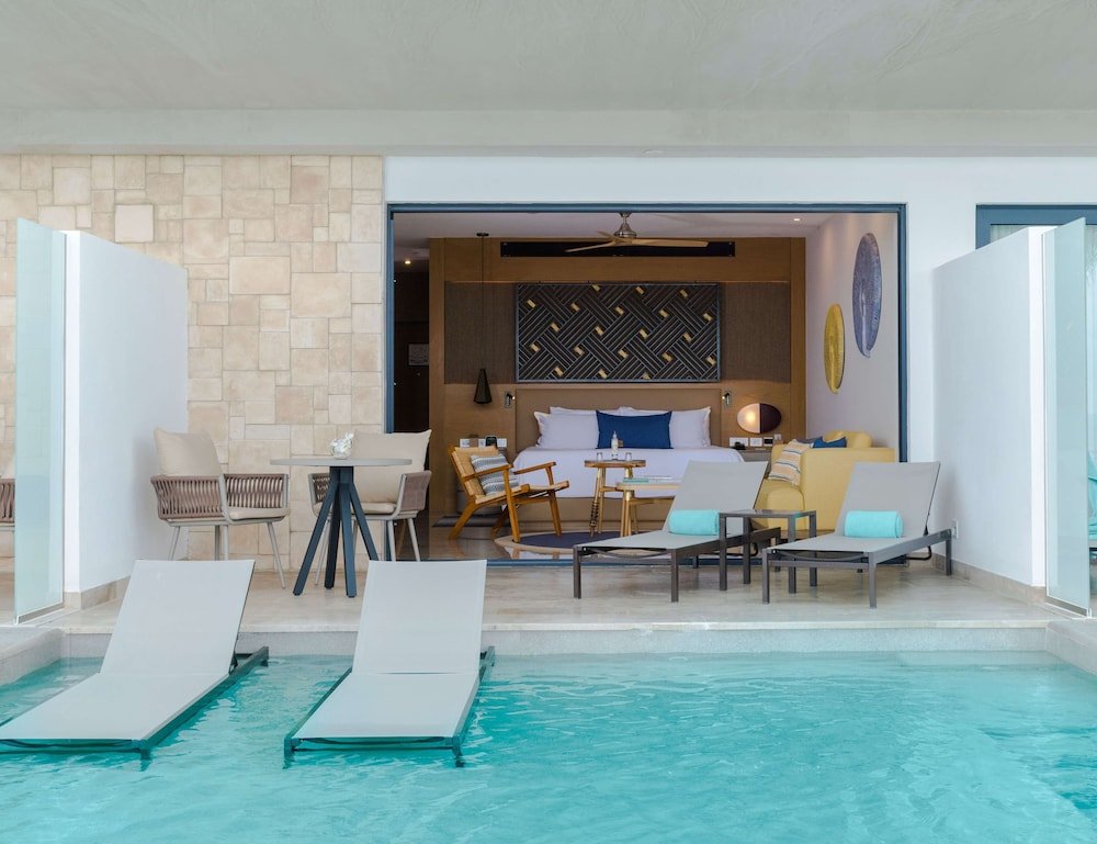 Suite Junior, 1 cama King, Vista al jardín (con acceso directo a la piscina) — 4